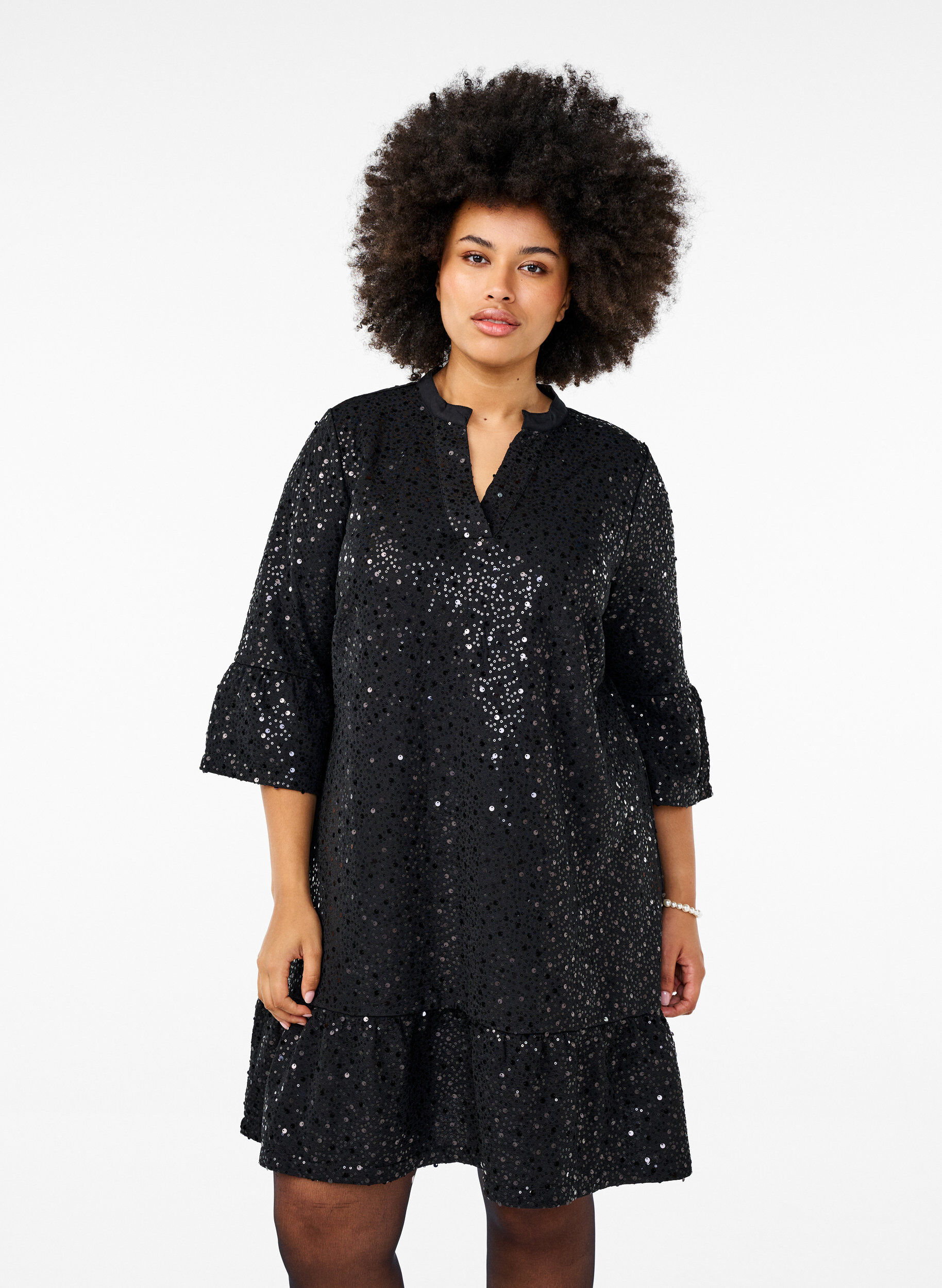 Zizzi Paillettenkleid mit V-Ausschnitt und 3/4-&Auml;rmeln, Black w. Bl. Sequins, Model image number 0