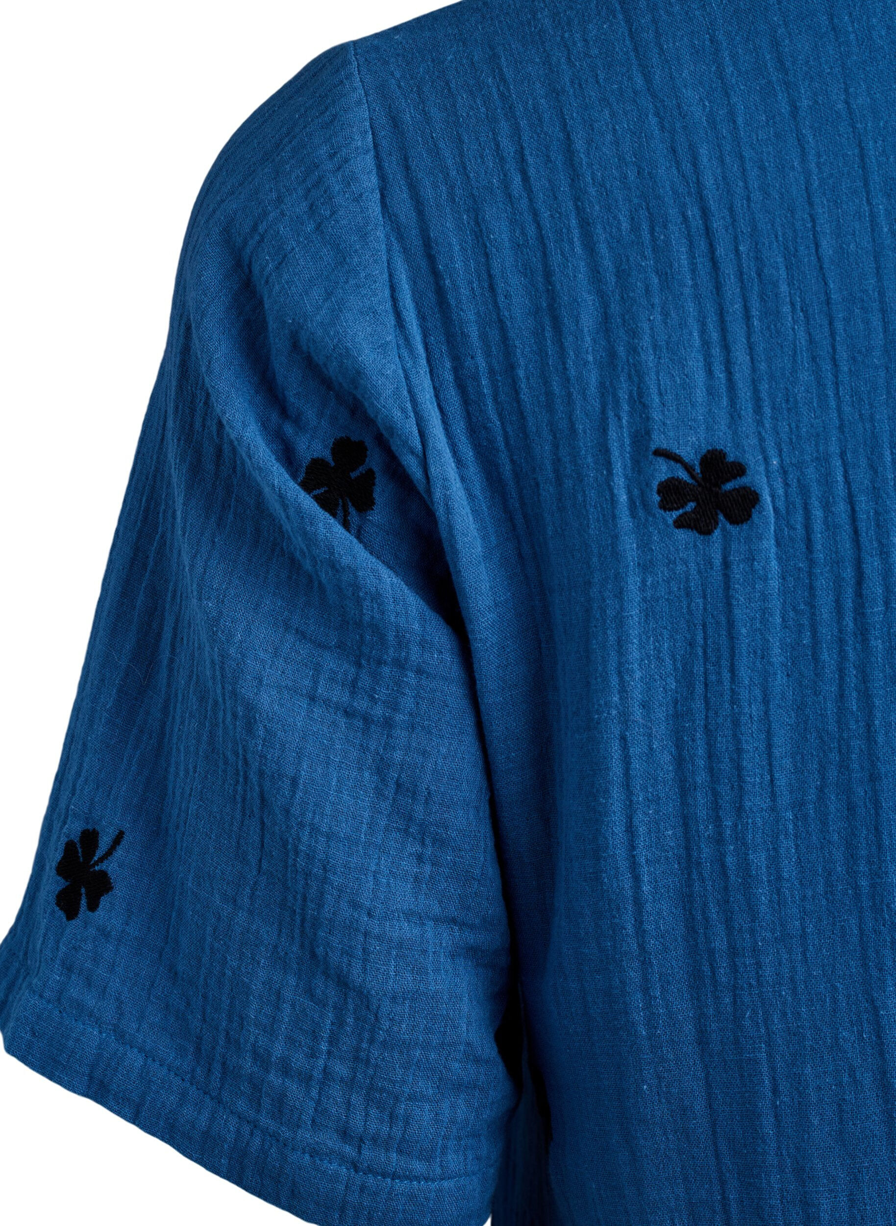 Zizzi Kleines Kleid aus Baumwollmusselin mit gestickten Blumen, Blau, Packshot image number 3