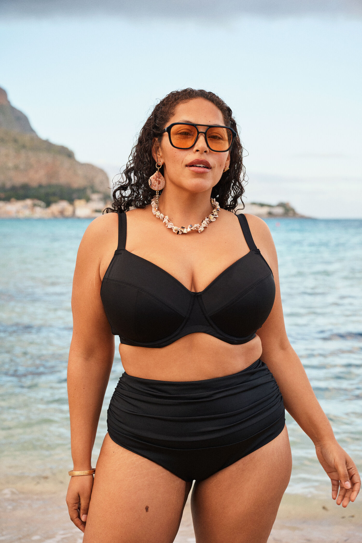 Bikini Top mit hoher St&uuml;tze, , Model