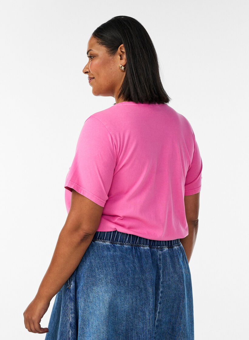 T-shirt en coton bio avec un imprim&eacute; varsity et col V, Rose, Model image number 2