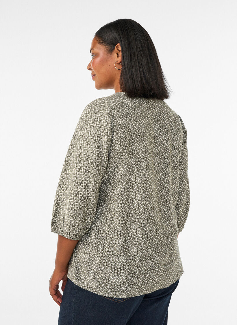 Blouse imprim&eacute;e en viscose avec manches 3/4, Vert Kaki, Model image number 2