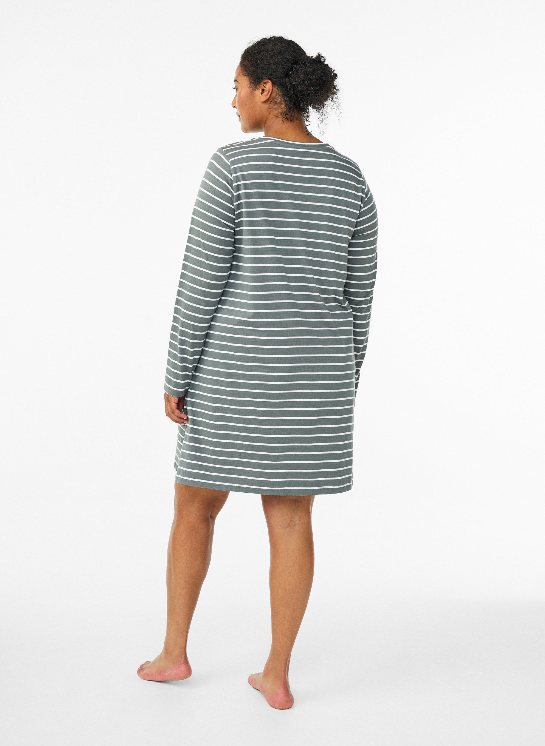 Zizzi Gestreiftes Nachthemd aus Bio-Baumwolle, Gr&uuml;n, Model image number 2