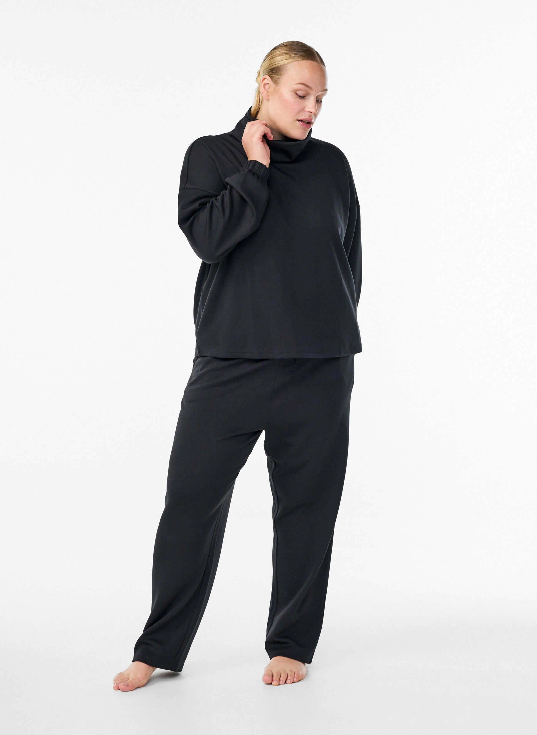 Lockere Hose aus Modal-Mix, Schwarz, Model