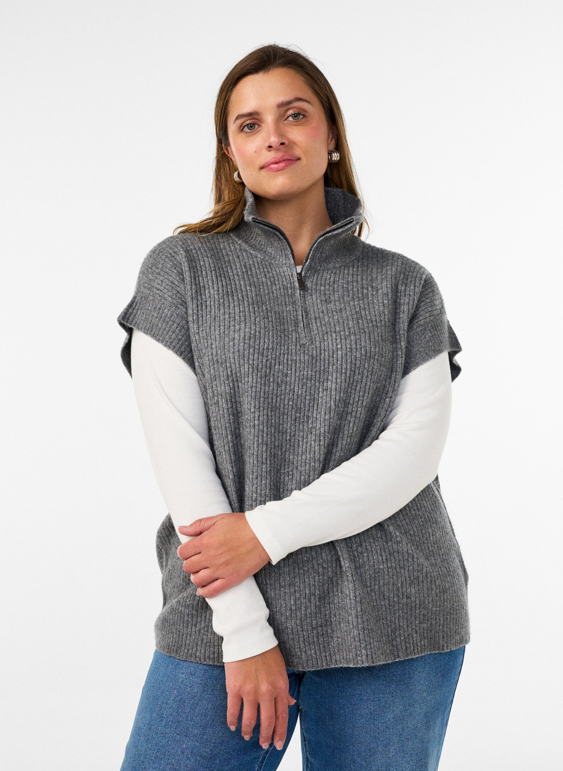ZizziGilet en maille avec col montant et zip court, Gris, Model image number 0