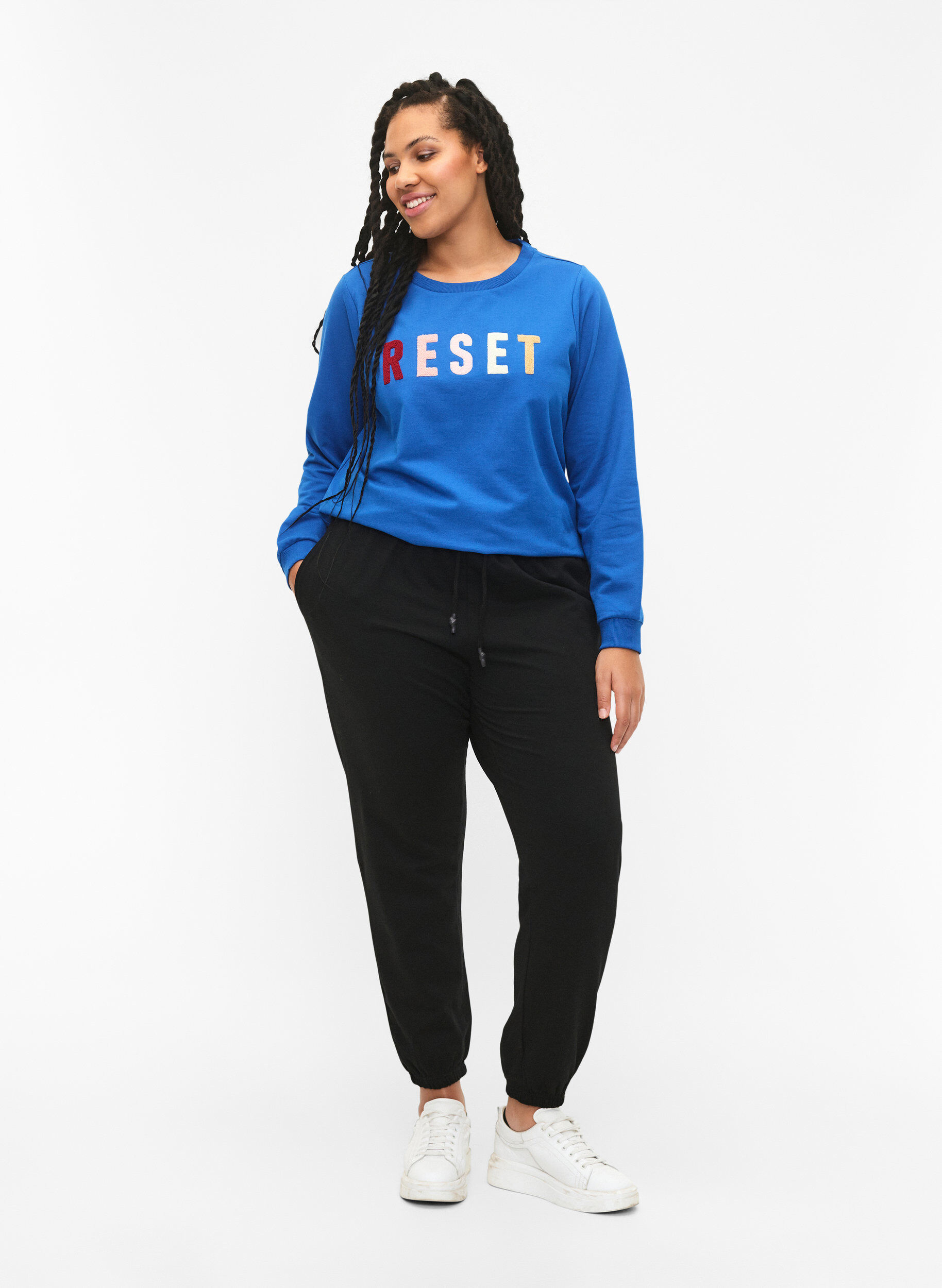 Zizzi Sweatshirt mit Text, Victoria b. W. Reset, Model image number 2