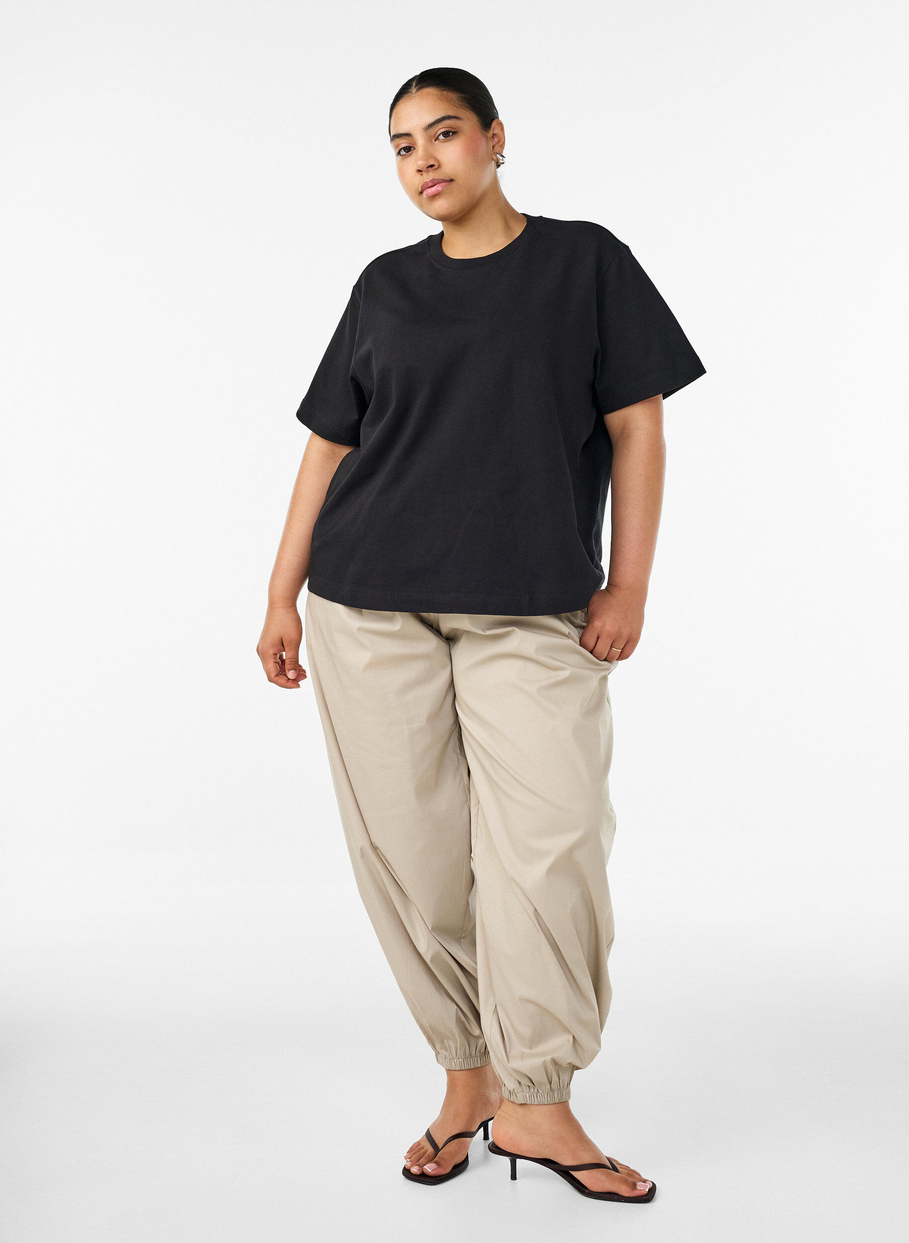 ZizziKastiges T-Shirt aus Baumwolle, Schwarz, Model image number 1