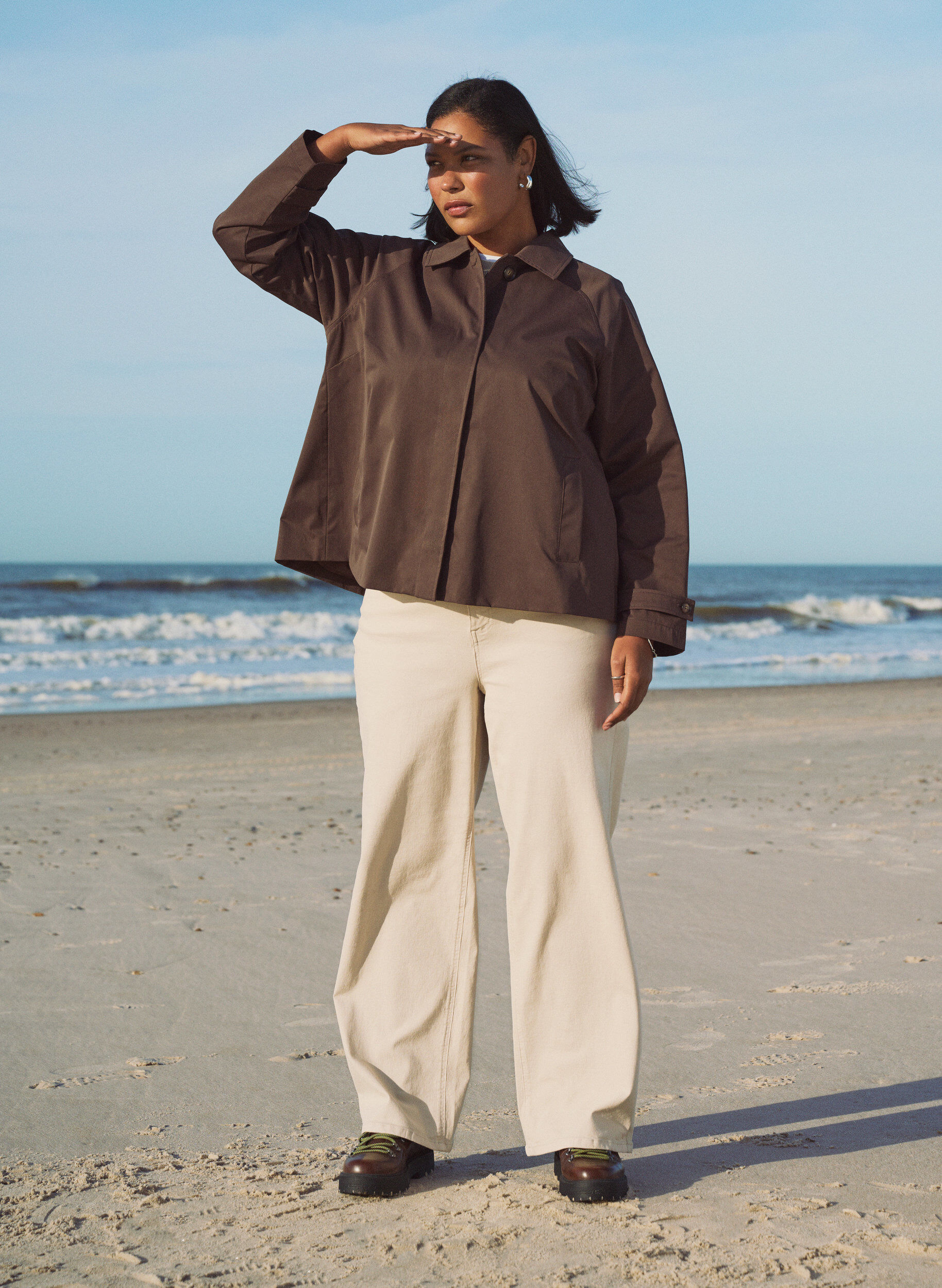 Zizzi Kurzer Trenchcoat mit Kragen und Raglan&auml;rmeln, Braun, Image image number 0