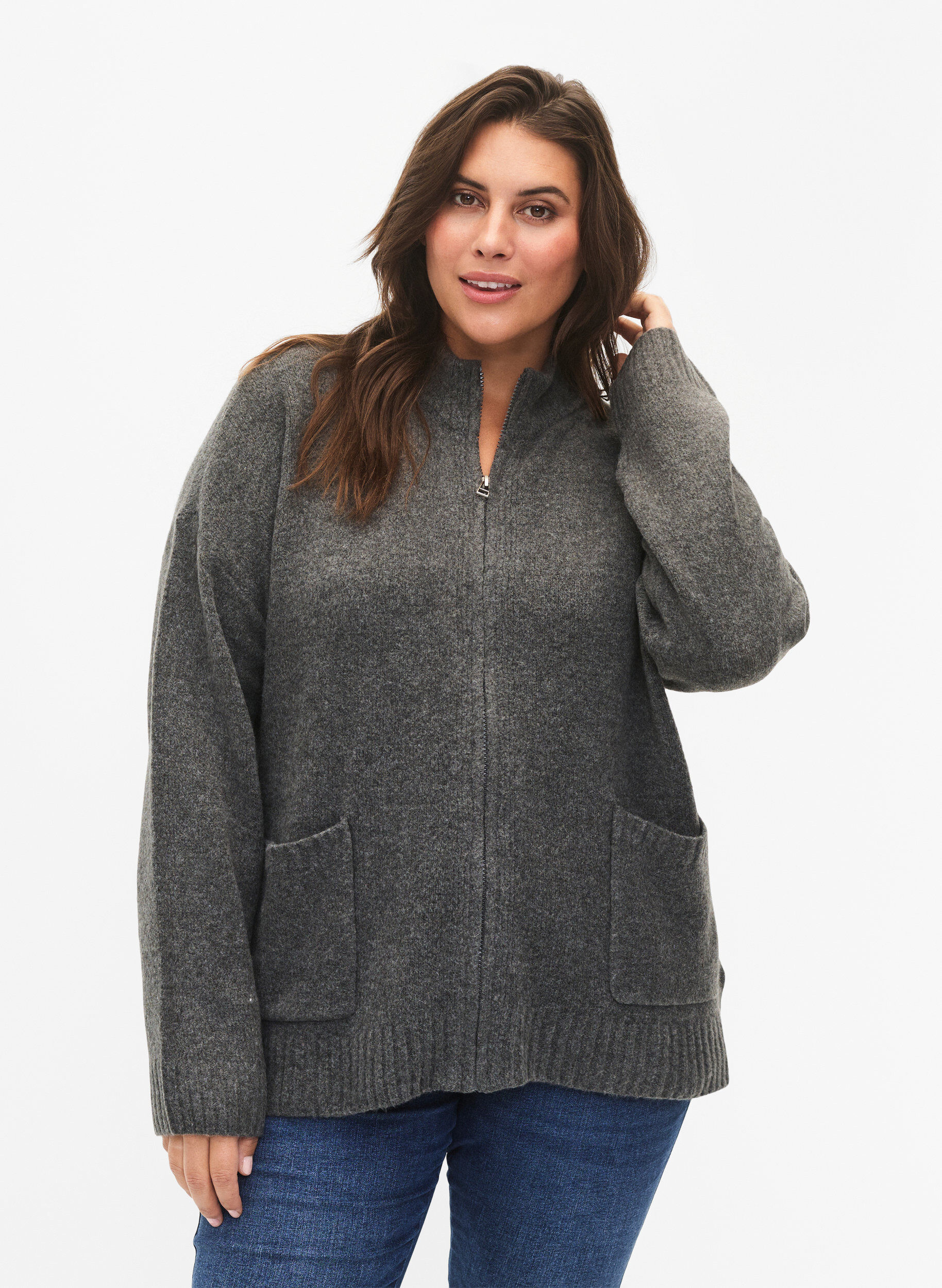 Zizzi Strickjacke mit Rei&szlig;verschluss und Taschen, Dark Grey Melange, Model image number 0