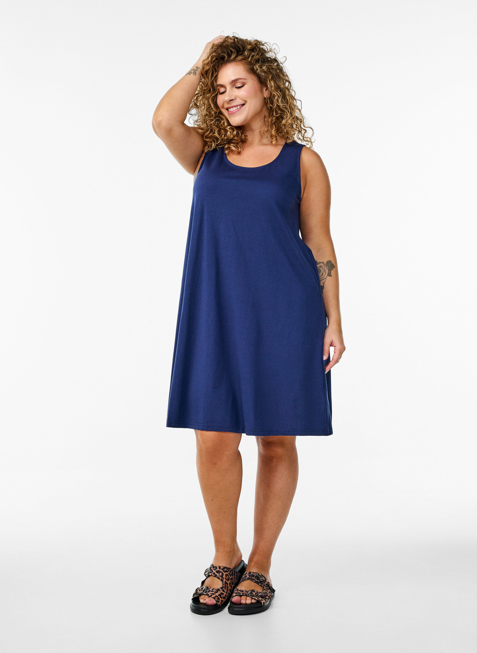 Zizzi Robe &eacute;vas&eacute;e sans manches, Bleu, Model image number 1