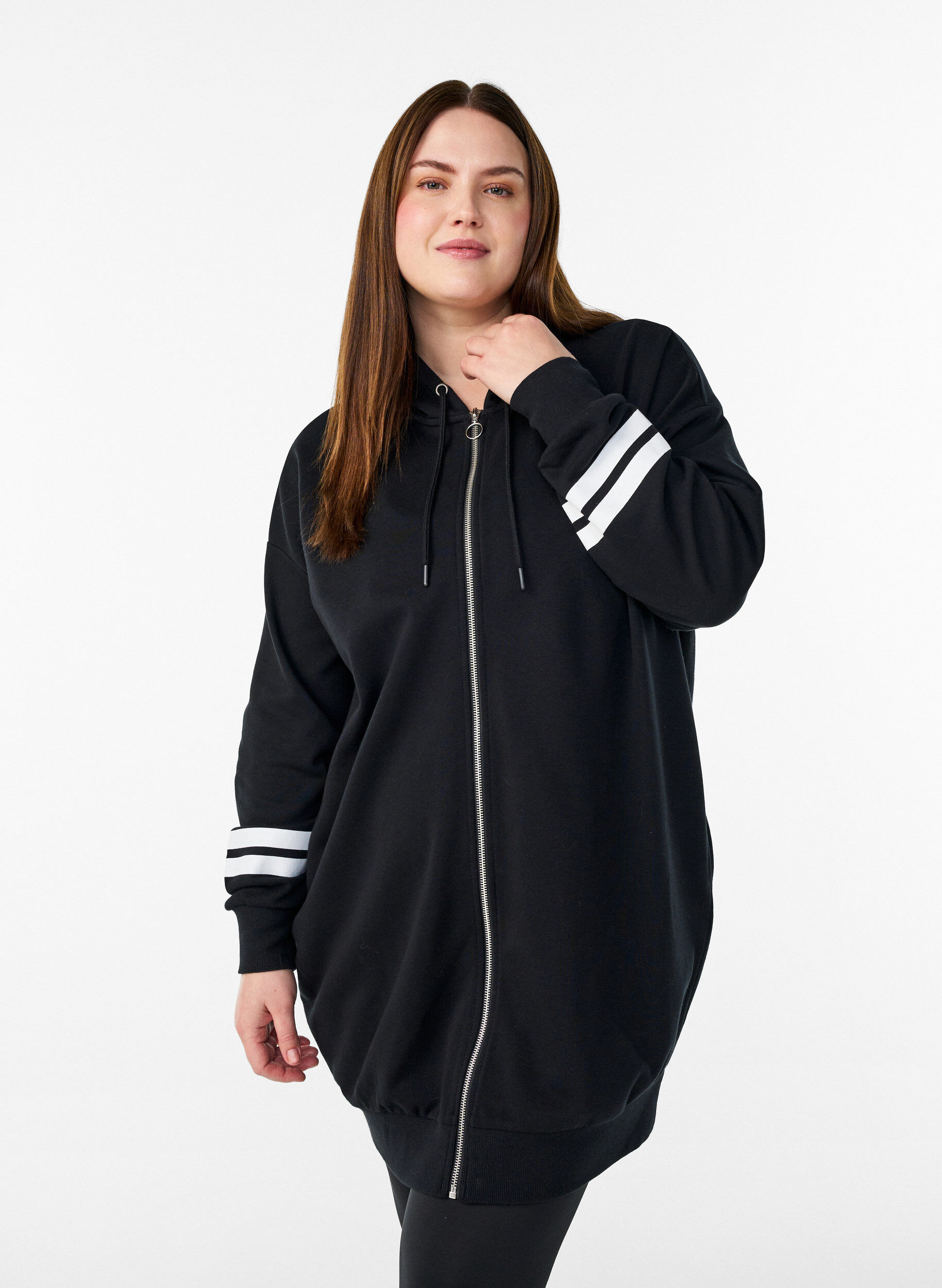 Lange Sweat-Strickjacke mit Printdetails, Schwarz, Model