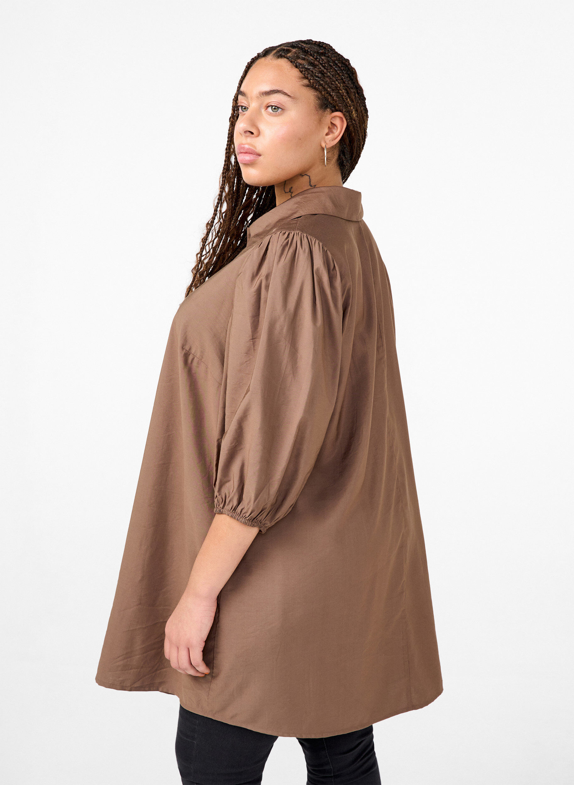 Zizzi Tunique en viscose avec d&eacute;collet&eacute; en V et col, Chocolate Chip, Model image number 1