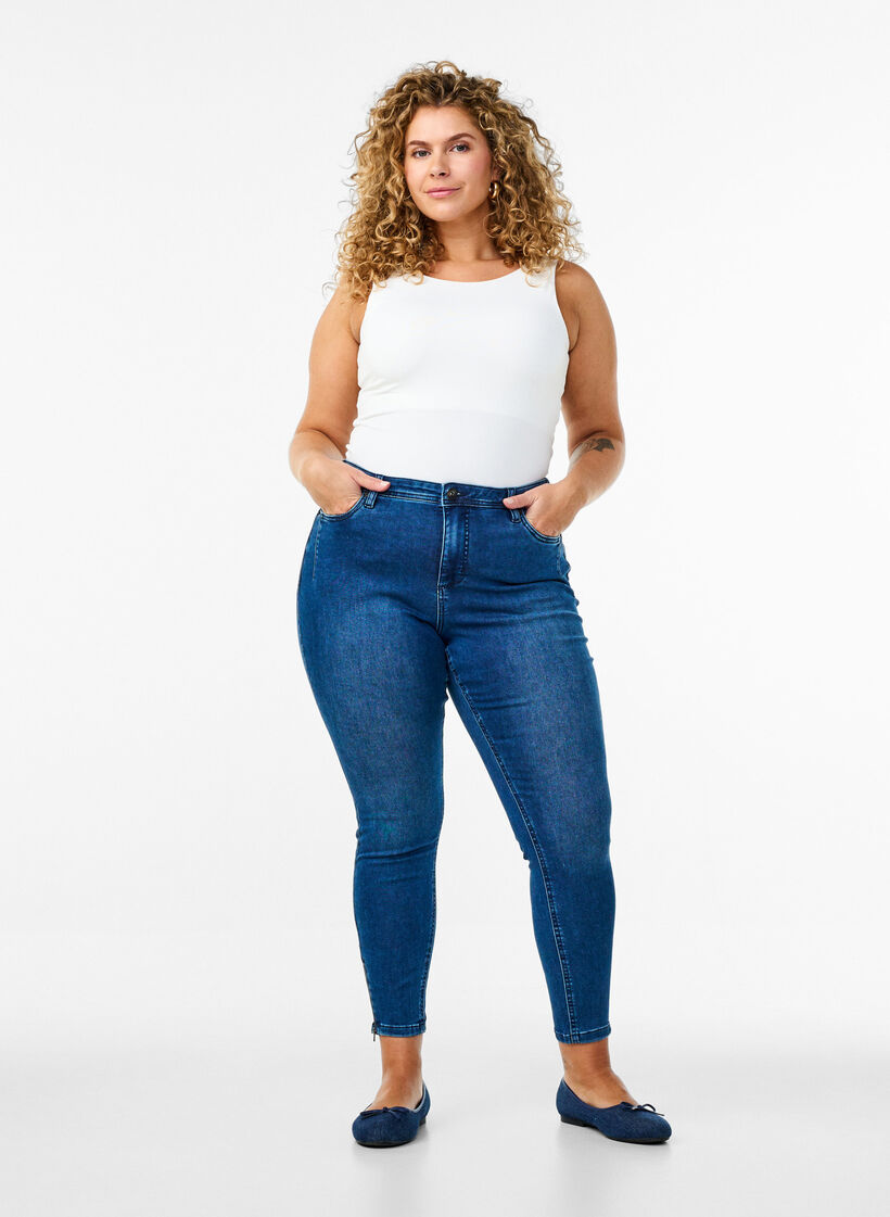 Cropped Amy Jeans mit Reißverschluss, Blau, Model image number 0
