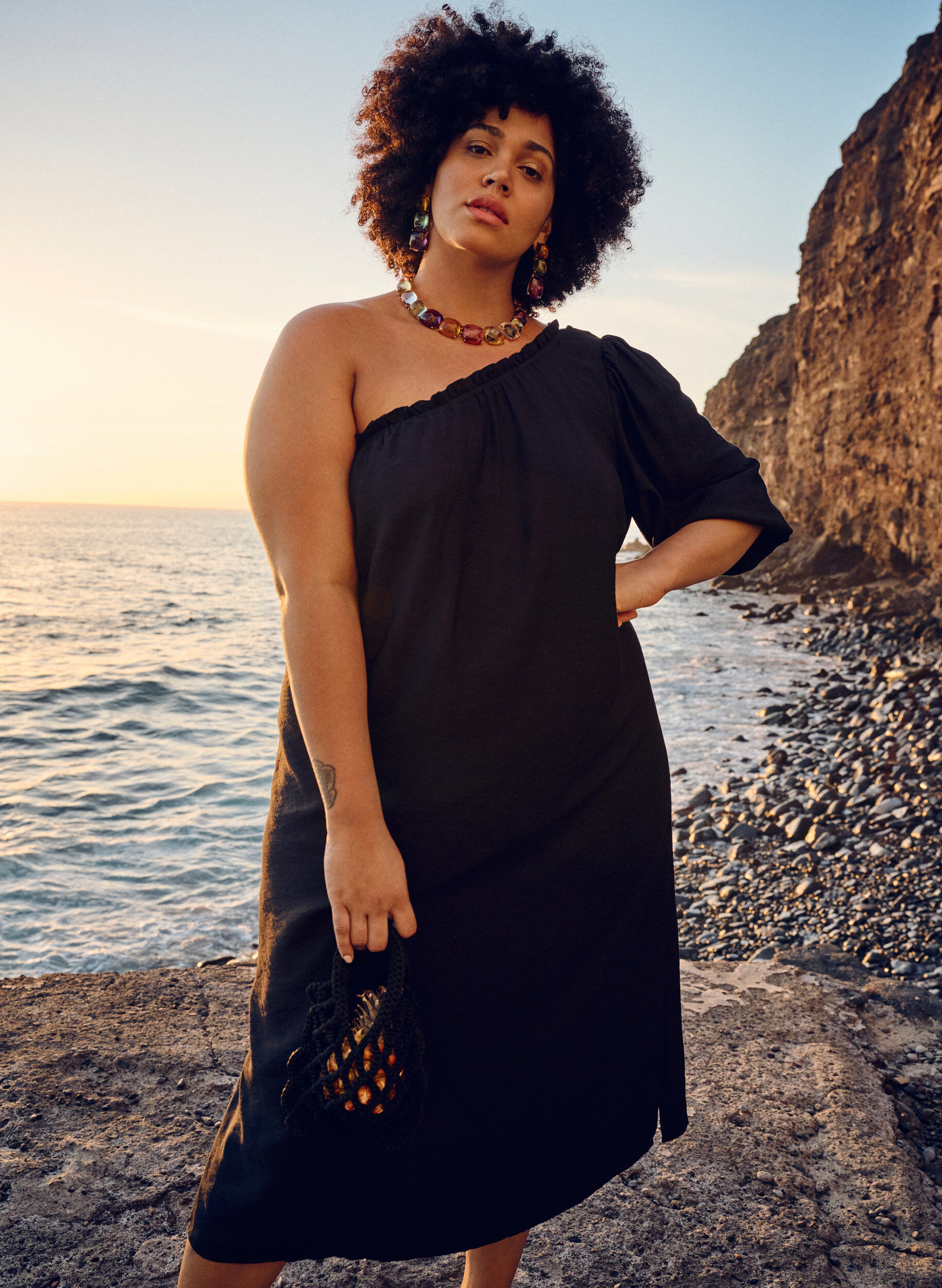 Zizzi Robes &agrave; une &eacute;paule en viscose, Noir, Image image number 0