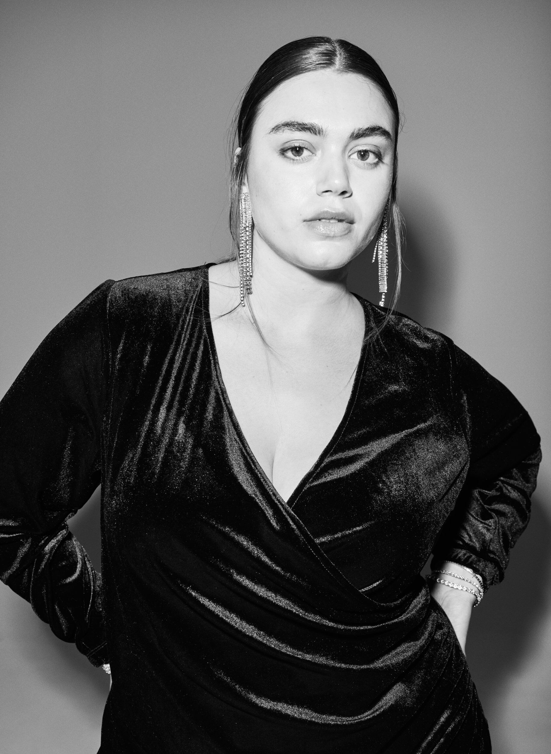 Zizzi Robe courte en velours avec effet portefeuille, Noir, Image image number 0