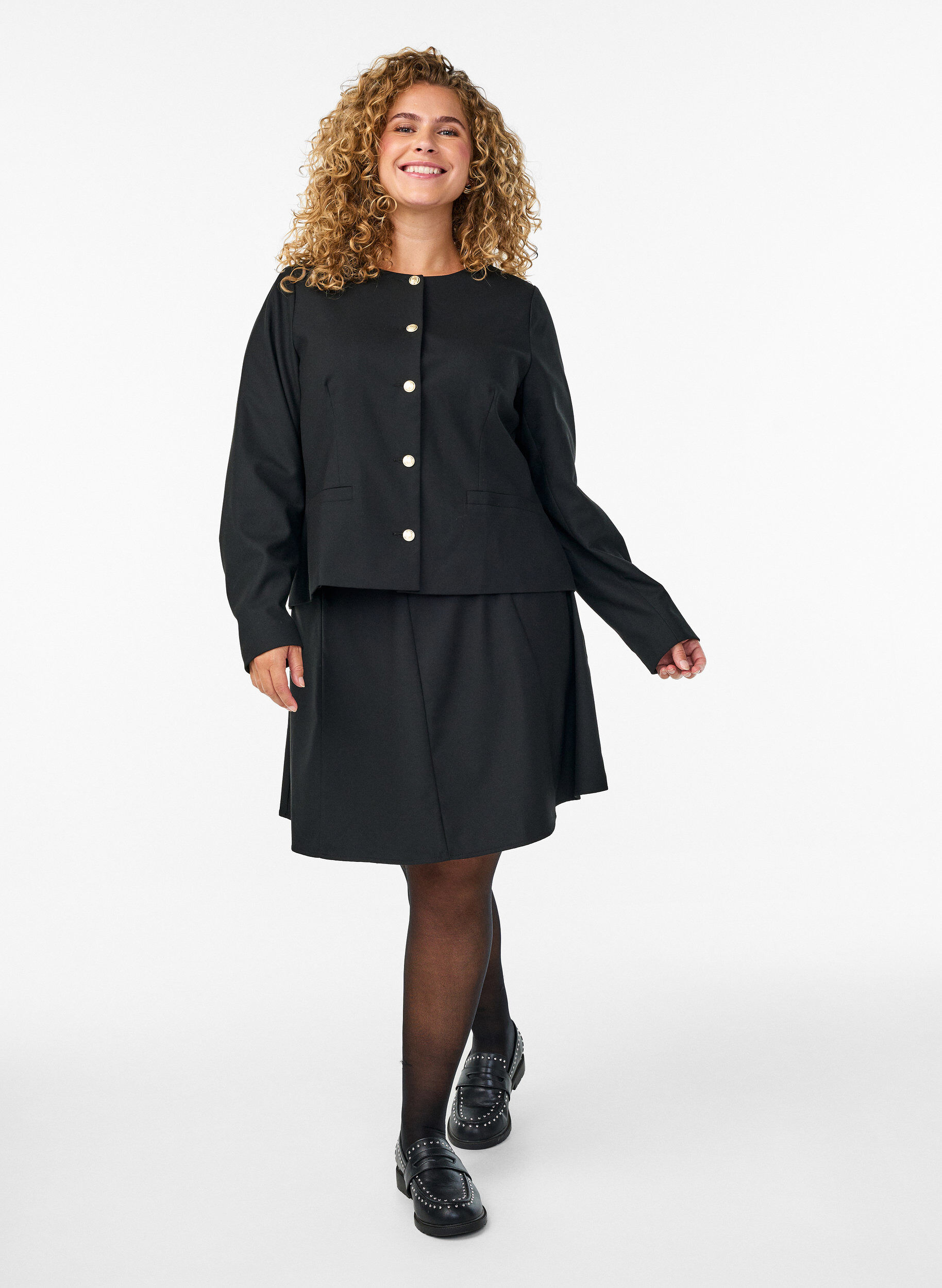 Zizzi Jupe courte &agrave; coupe &eacute;vas&eacute;e, Noir, Model image number 1