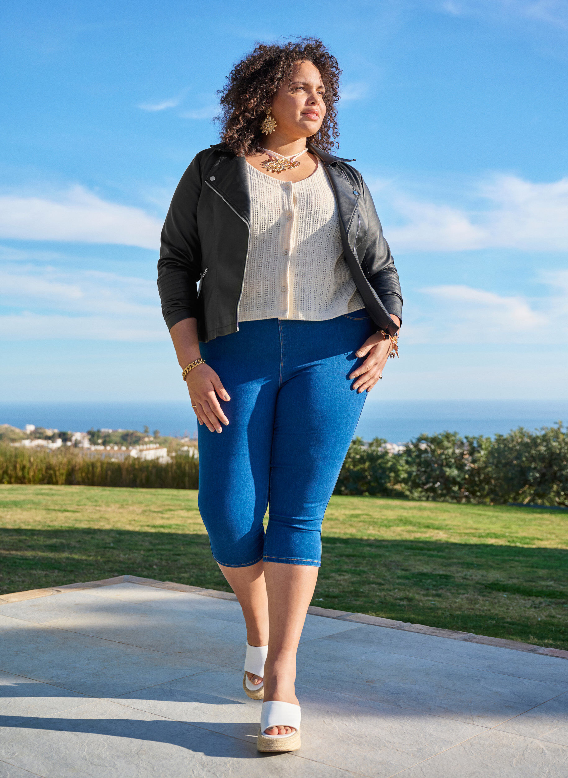 Zizzi  Denim-Caprihosen mit elastischem Bund, Blau, Image image number 0