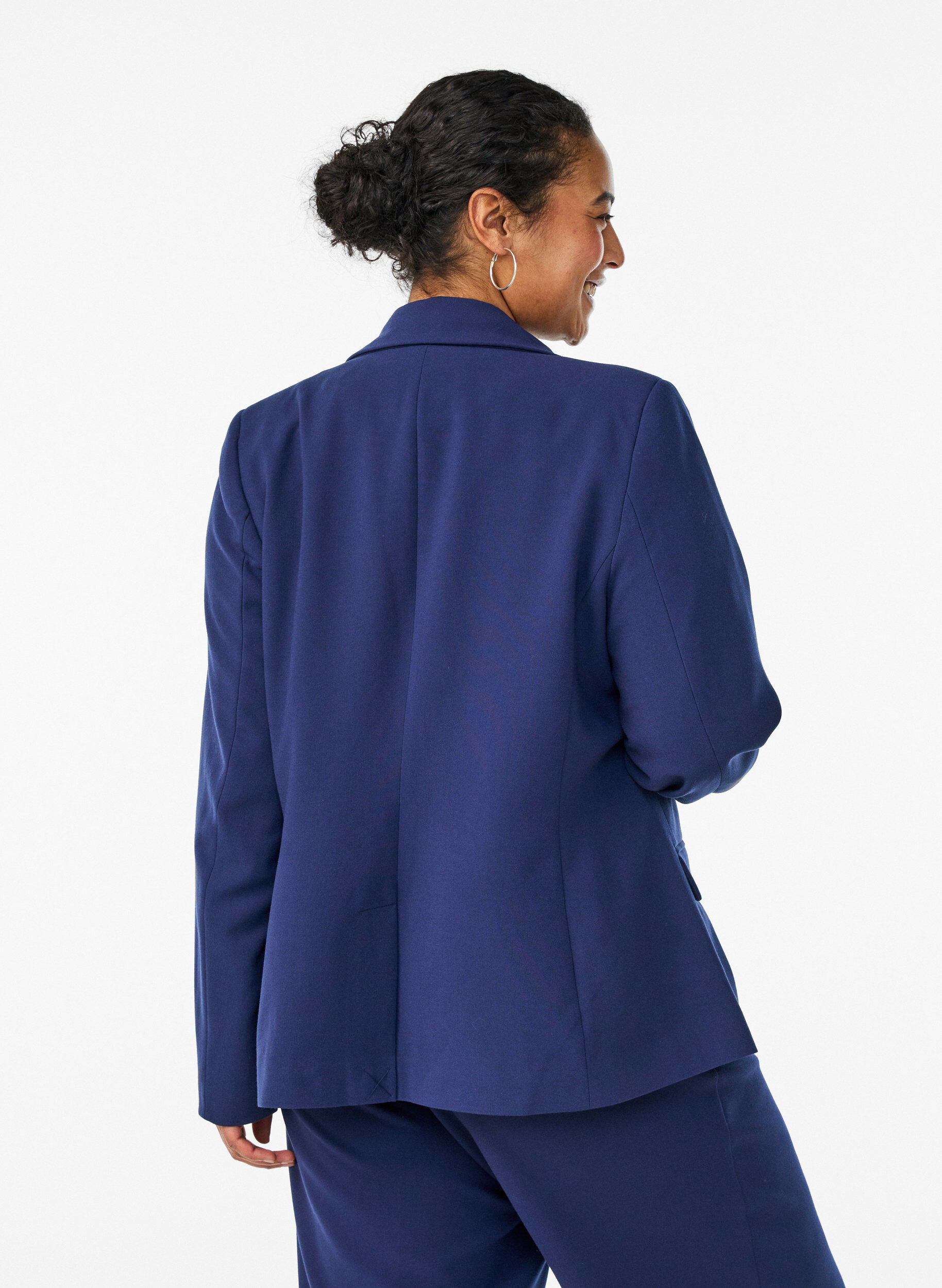 Zizzi Klassischer Blazer mit Ein-Knopf-Verschluss und Taschen, Blau, Model image number 2