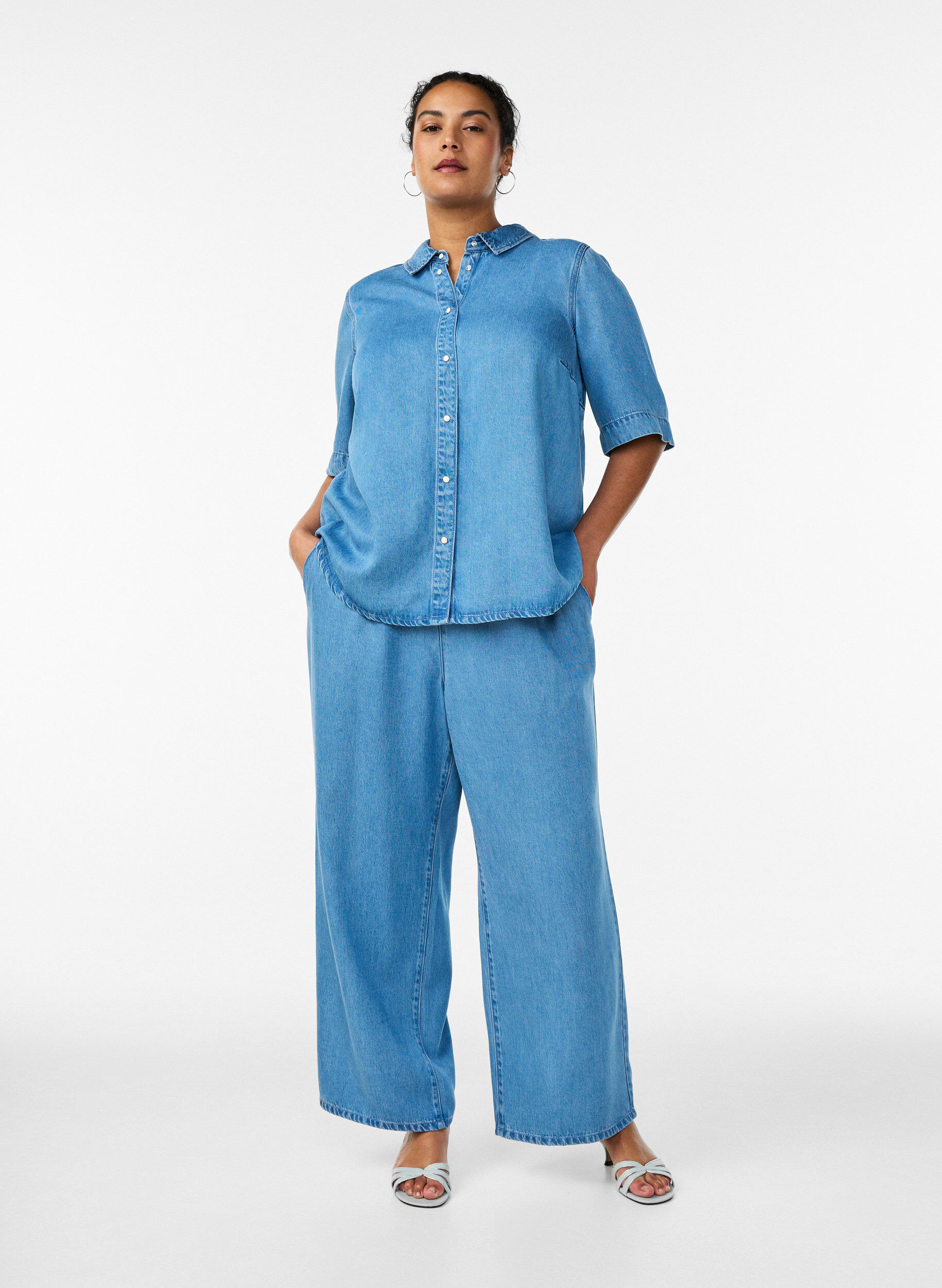 Zizzi Weite Lyocellhose in Denim-Optik, Blau, Model image number 0