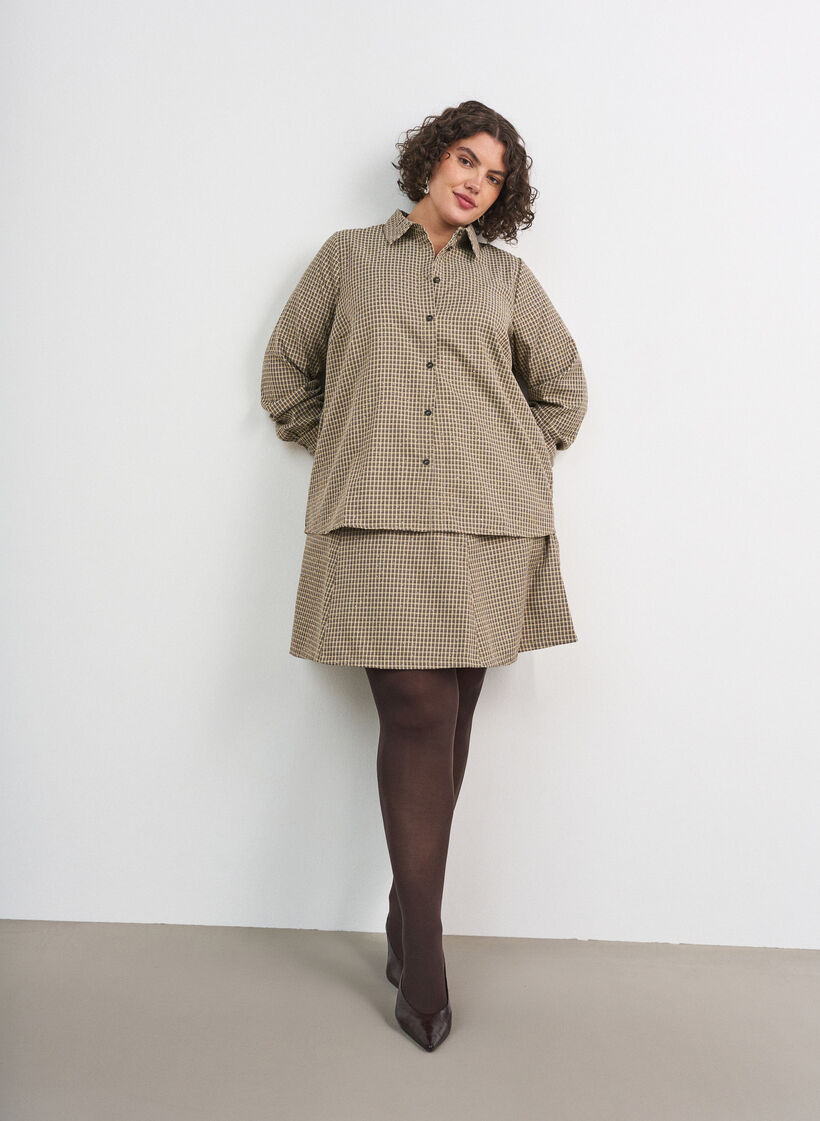 Bluse mit kleinem Karomuster und Strasssteinen, Braun, Model image number 1
