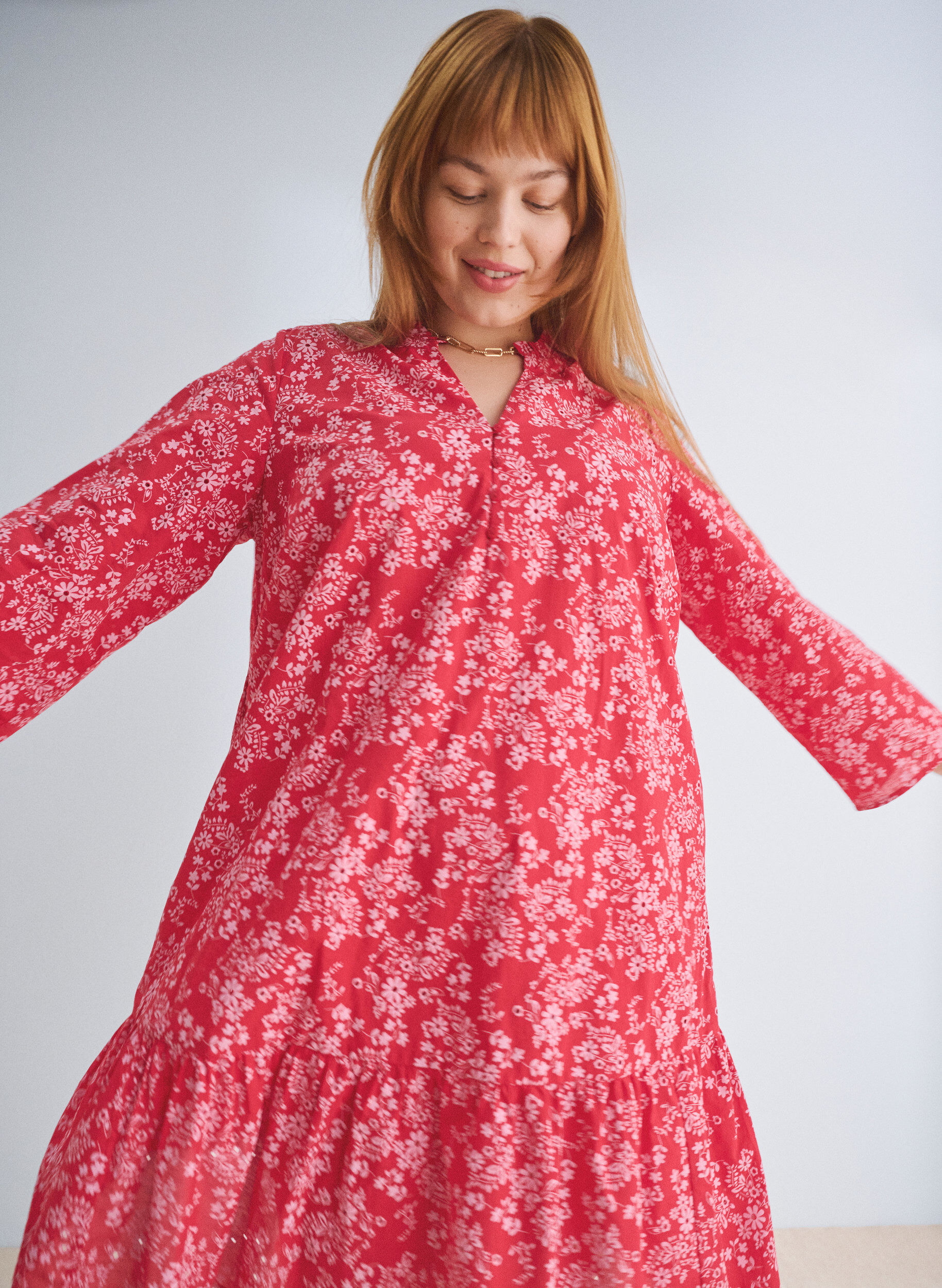 Zizzi Robe mi-longue &agrave; imprim&eacute; floral et manches 3/4, Rouge, Image image number 0