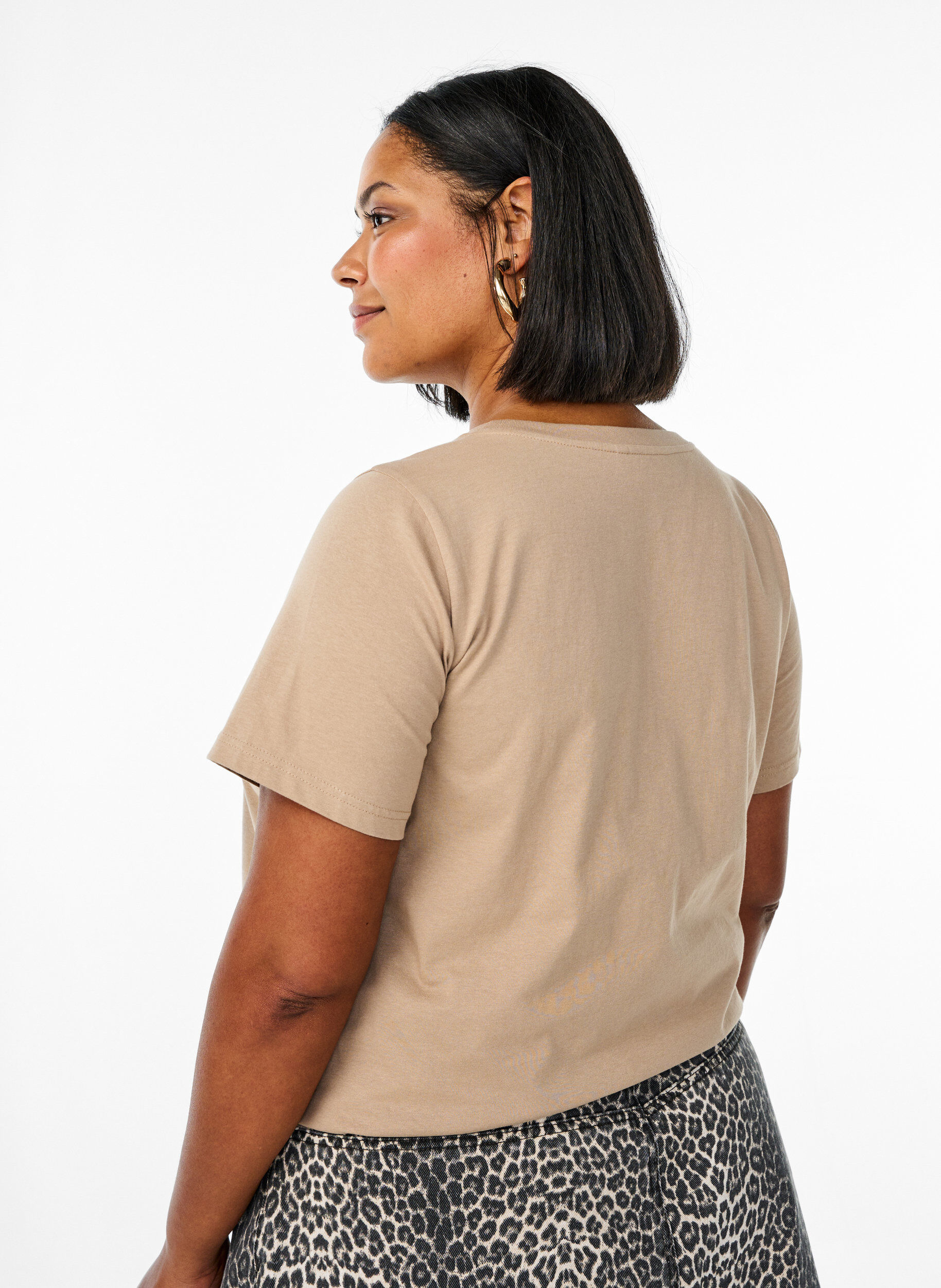 Zizzi T-shirt avec d&eacute;tail imprim&eacute; floral, Beige, Model image number 2
