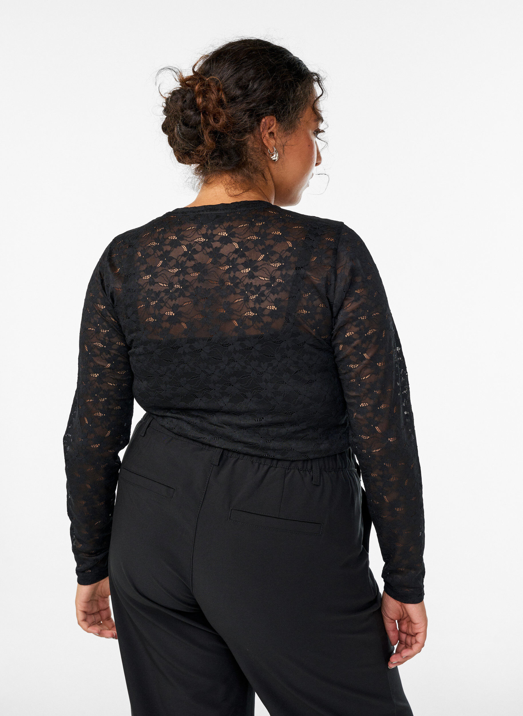 Zizzi Blouse en dentelle avec col rond et coupe ajust&eacute;e, Noir, Model image number 2