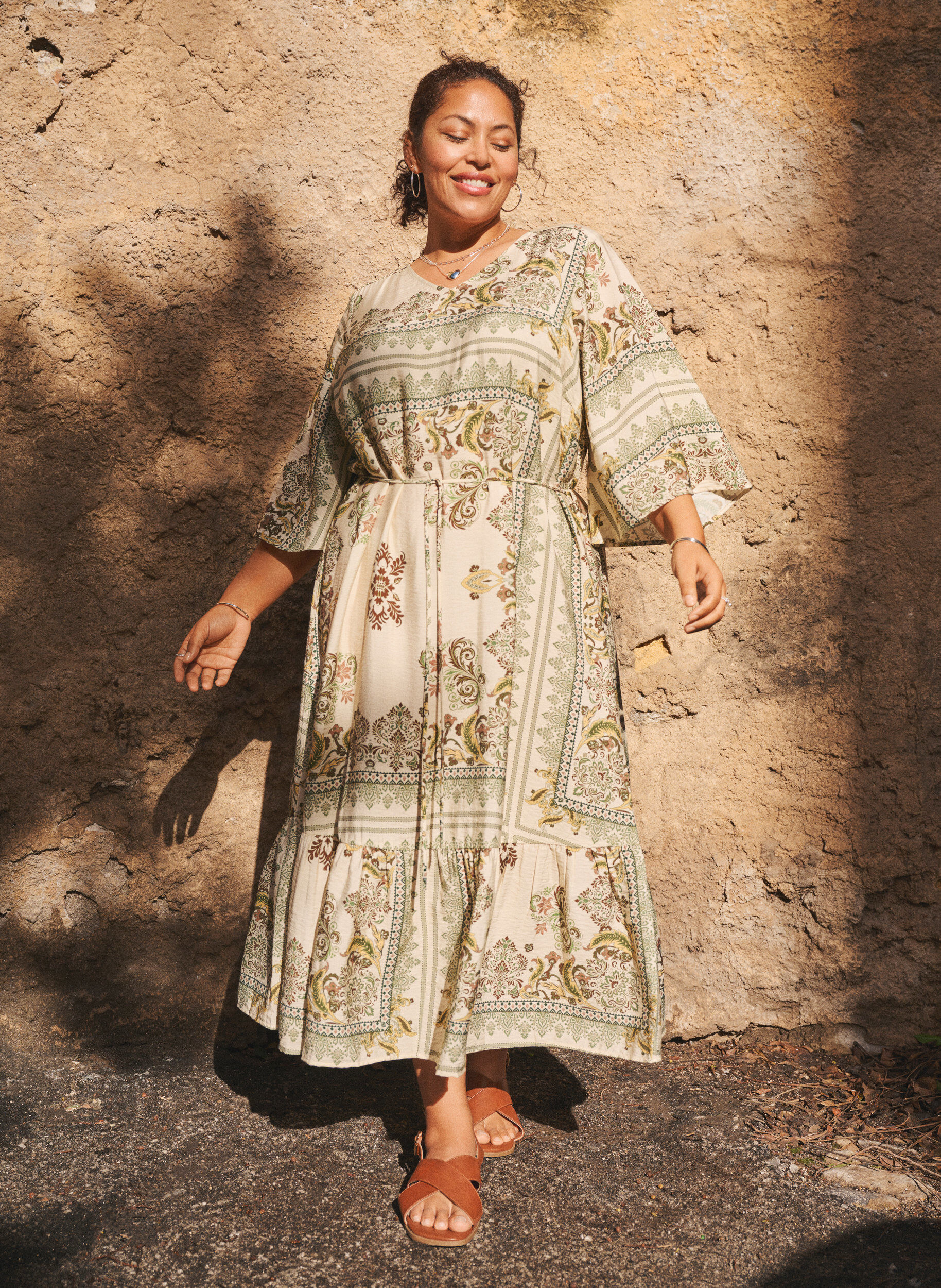 Zizzi Gemustertes Midikleid aus Viskose mit Bindeg&uuml;rtel, Gr&uuml;n, Image image number 0