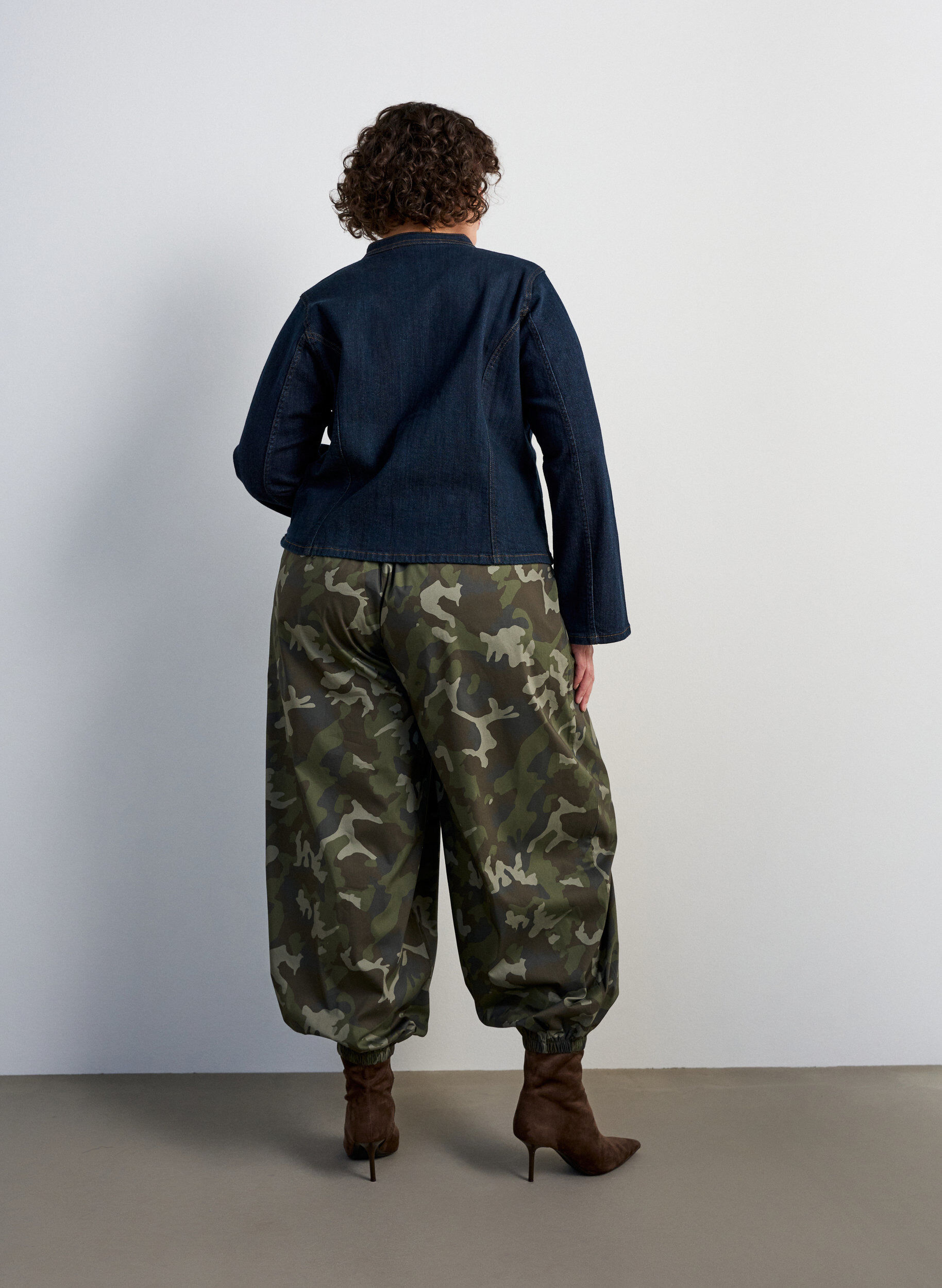ZizziBallonhose mit hoher Taille und Allover-Muster, Gr&uuml;n, Model image number 1