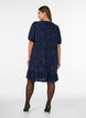 Robe &agrave; texture florale et bordure &agrave; volants, Bleu, Model image number 2