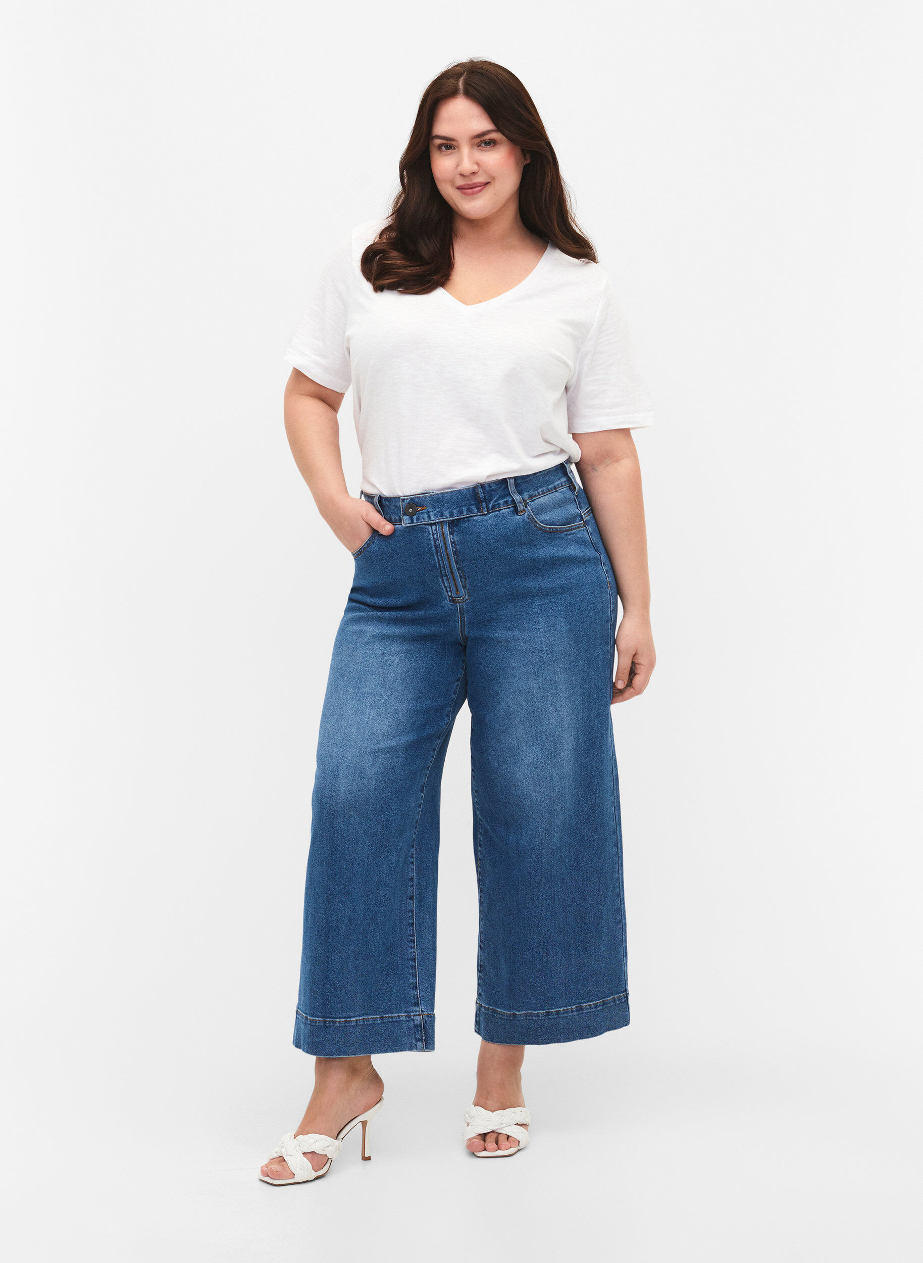 ZizziKurz&auml;rmeliges Basic T-Shirt mit V-Ausschnitt, Wei&szlig;, Model image number 1