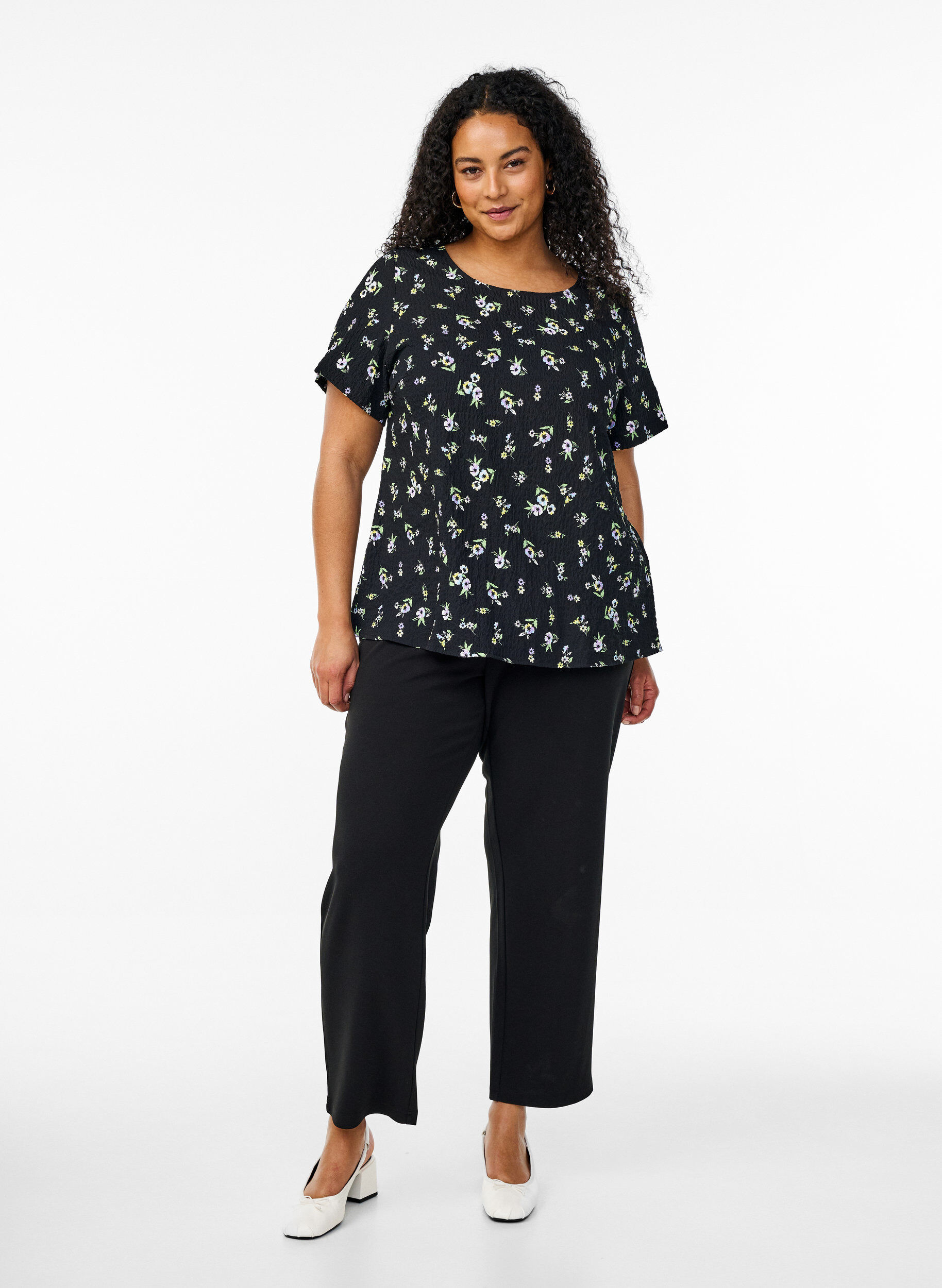 Zizzi FLASH - Bluse mit Struktur und kurzen &Auml;rmeln, Schwarz, Model image number 1
