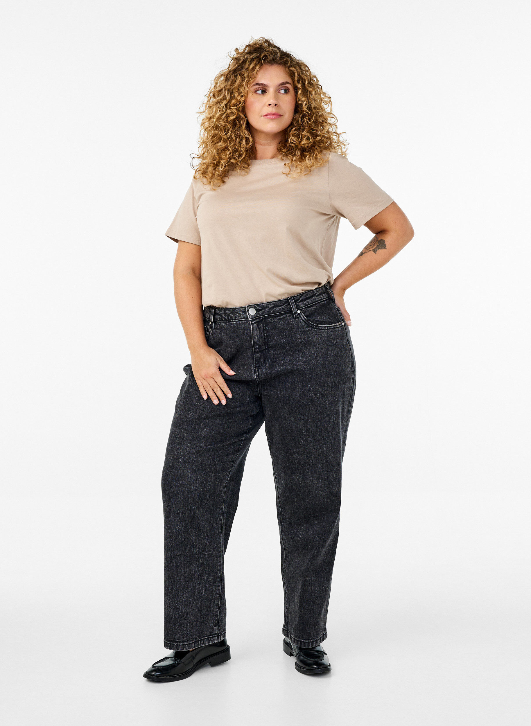 Zizzi Basic T-Shirt aus Baumwolle mit Rundhalsausschnitt, Beige, Model image number 1