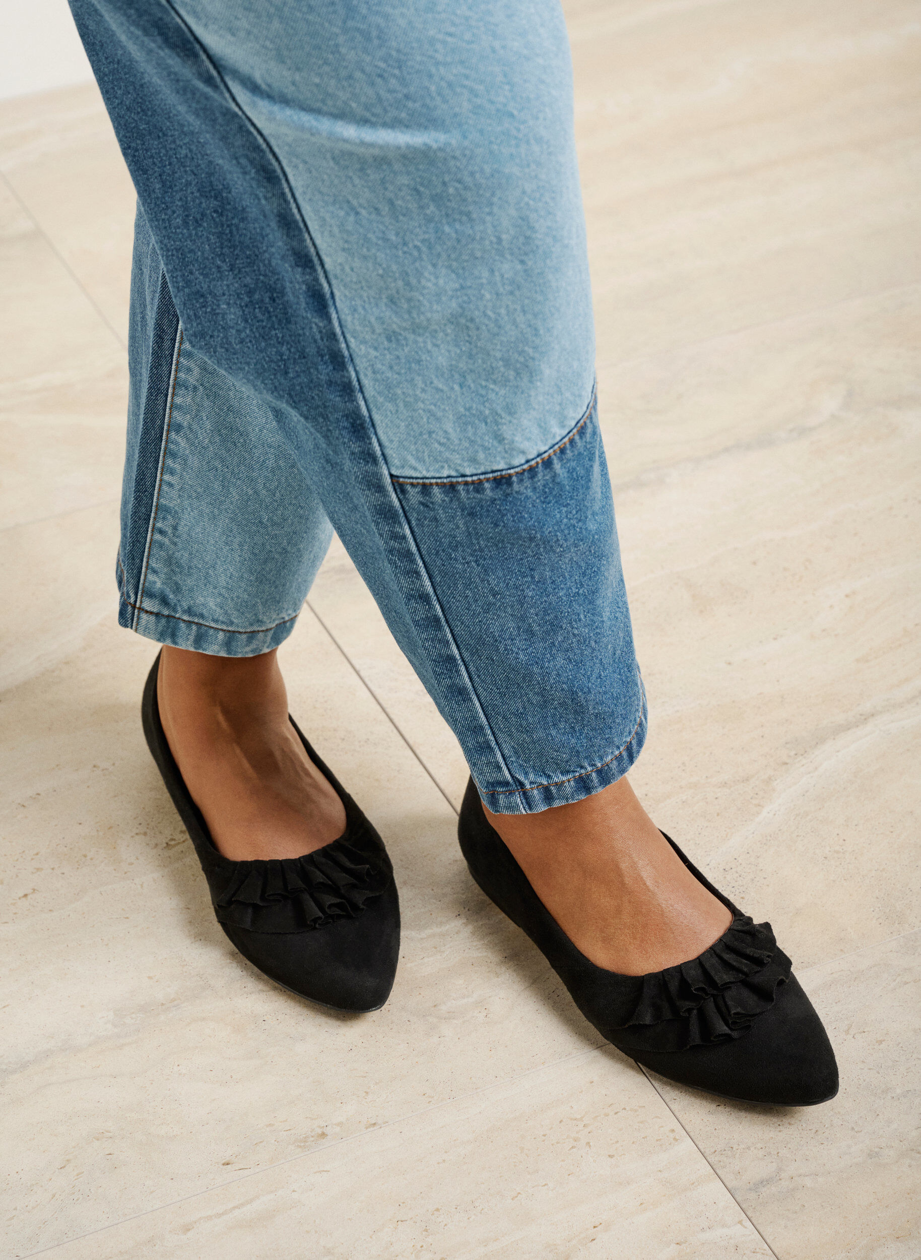 Zizzi Ballerine large &agrave; volants, Black, Image image number 0