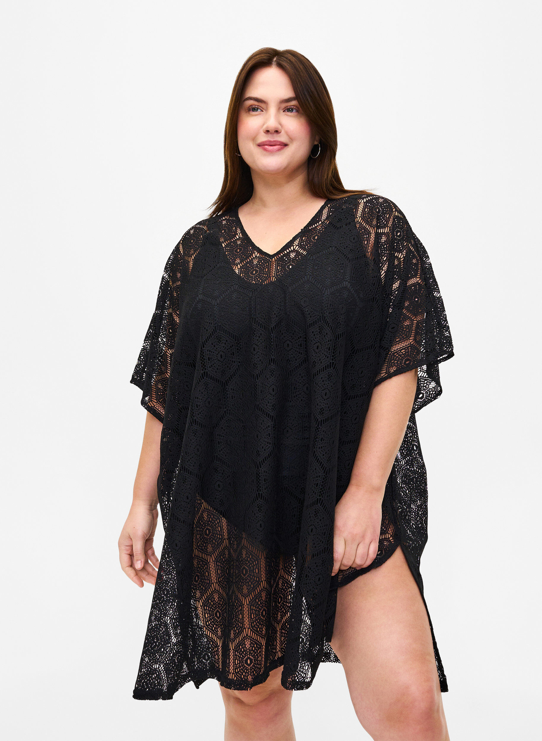 Zizzi Robe de plage caftan avec motif &agrave; trous, Black, Model image number 0