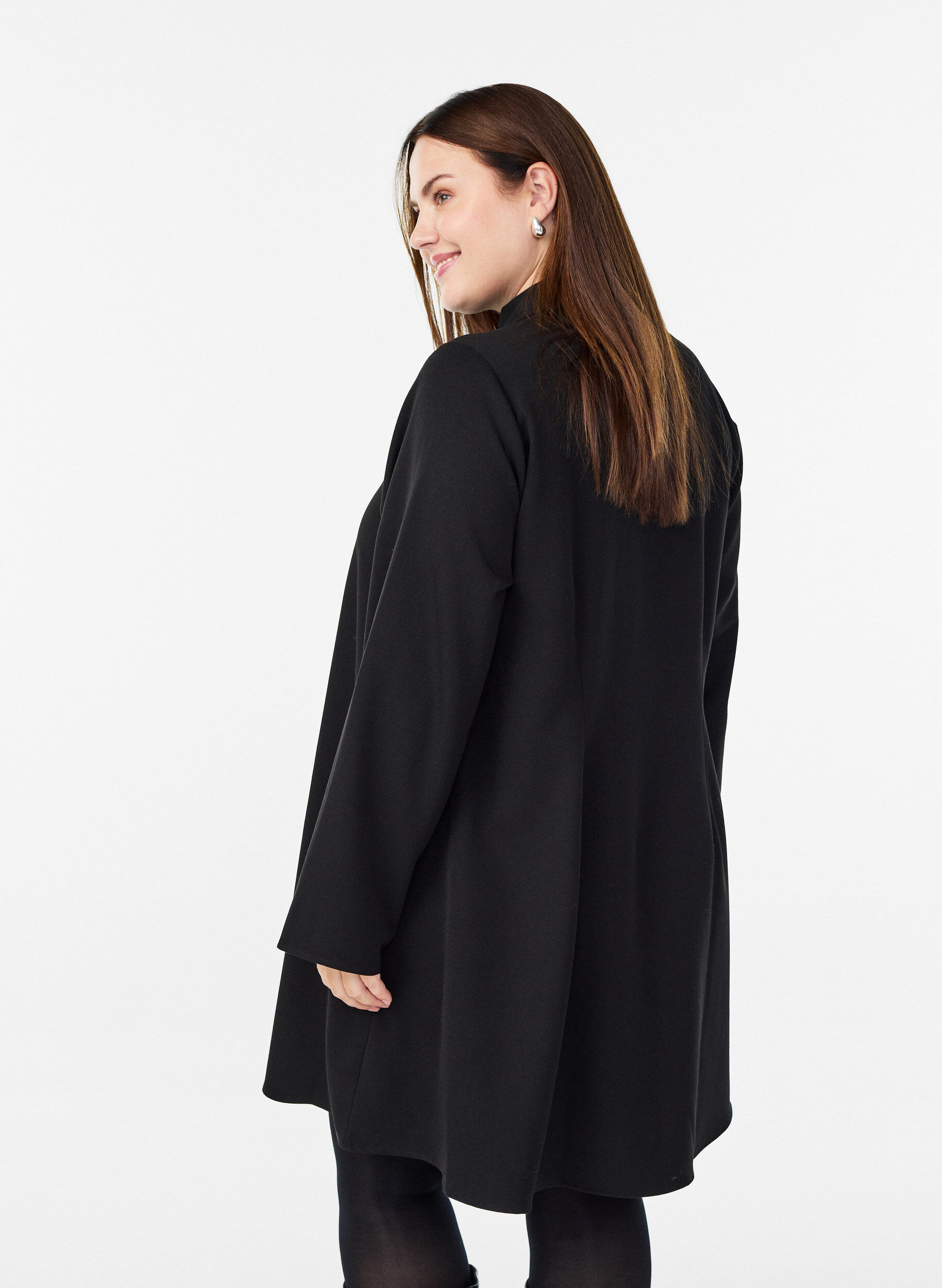 Zizzi Kurzes A-Linien-Kleid mit langen &Auml;rmeln, Schwarz, Model image number 2