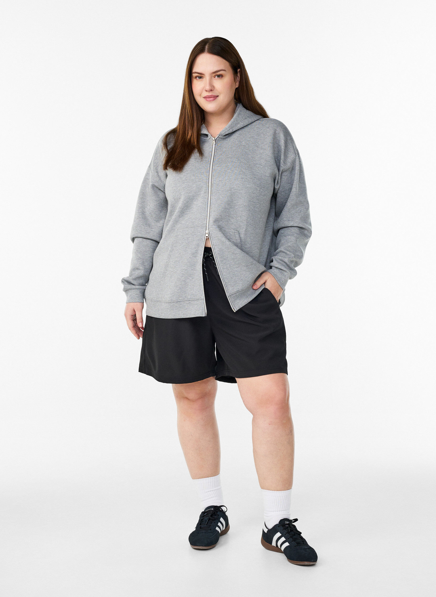 Zizzi Scuba-Hoodie mit Rei&szlig;verschluss und Taschen, Grau, Model image number 1