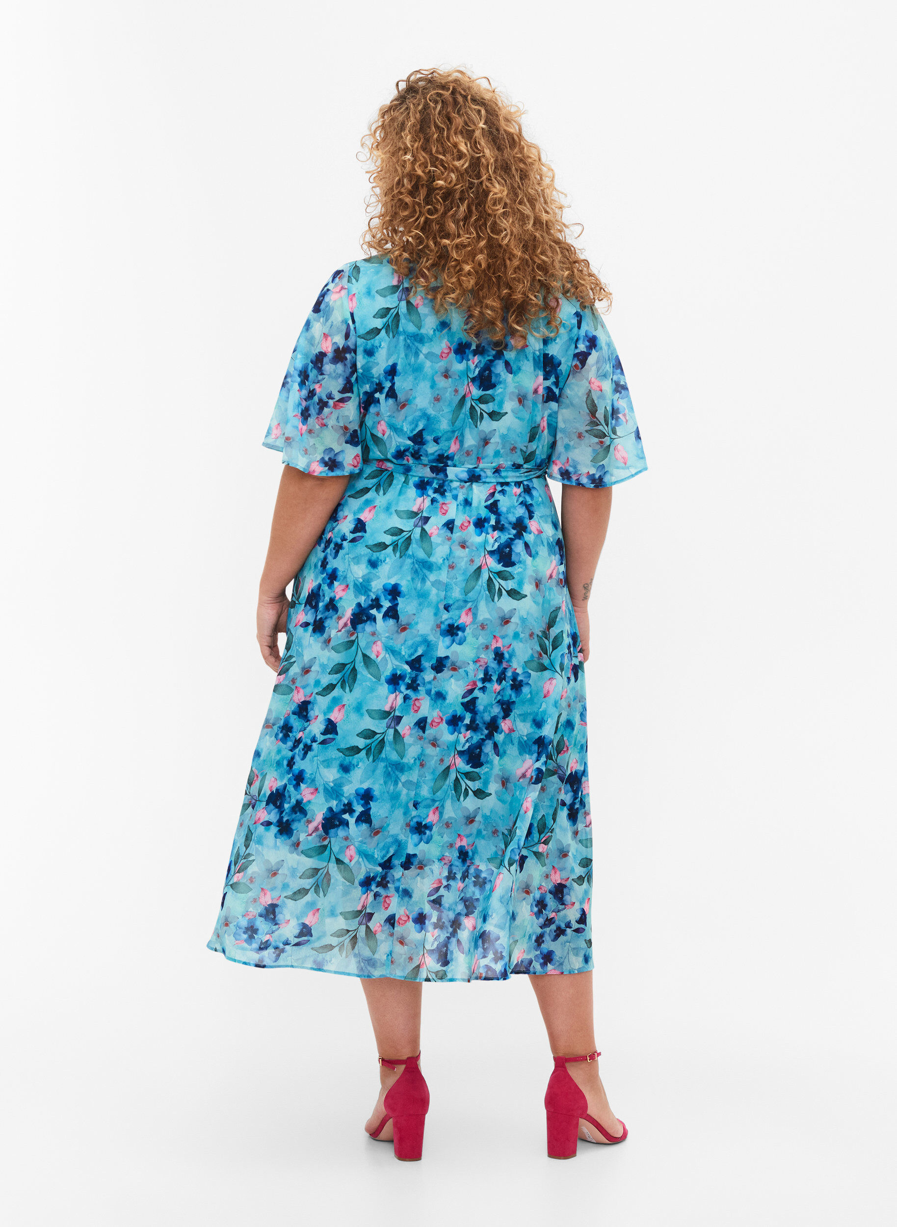 Zizzi Robe portefeuille &agrave; manches courtes avec imprim&eacute; floral, Trellis AOP, Model image number 0