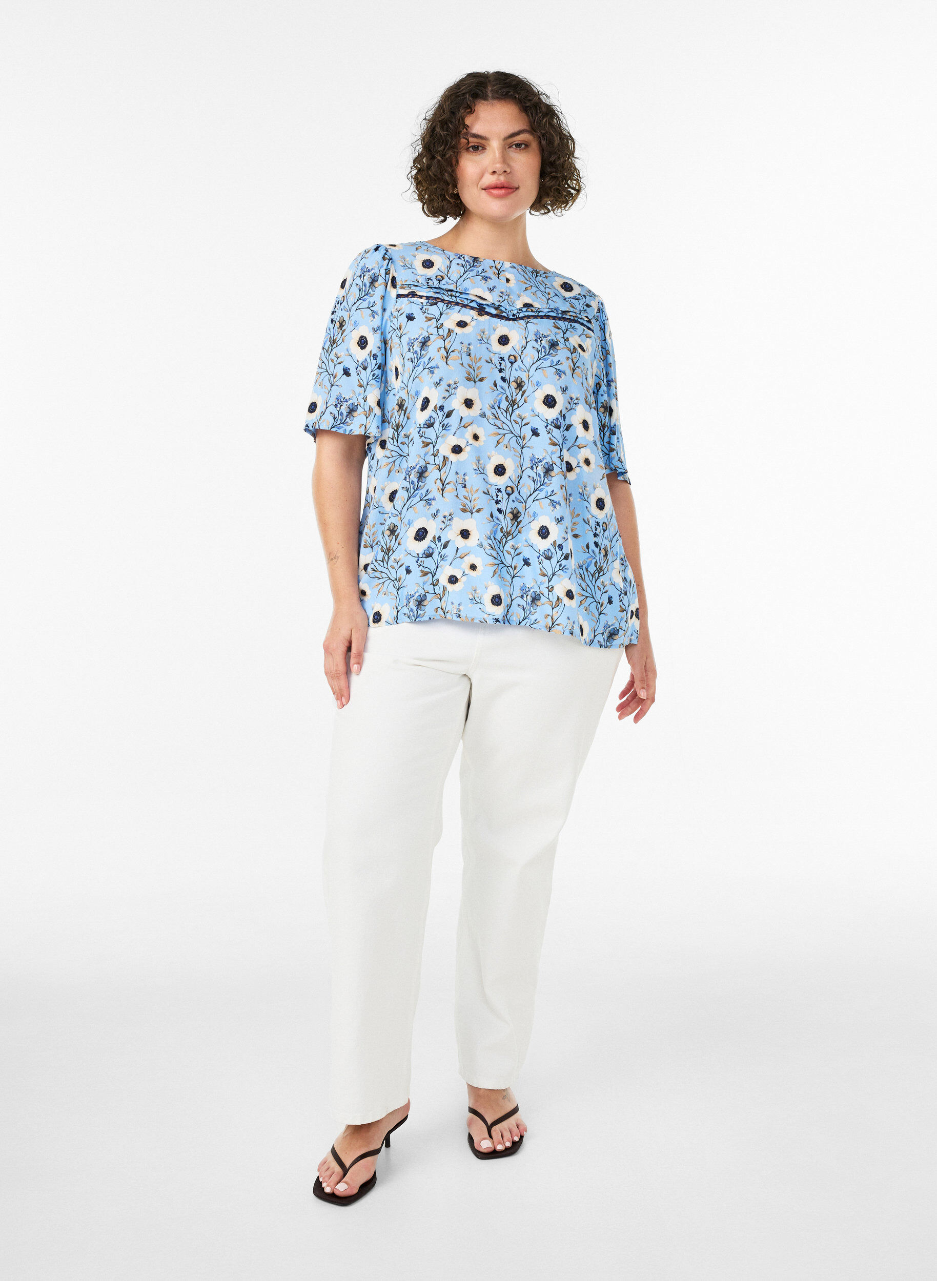 ZizziGebl&uuml;mte Bluse mit kurzen &Auml;rmeln, Blau, Model image number 1
