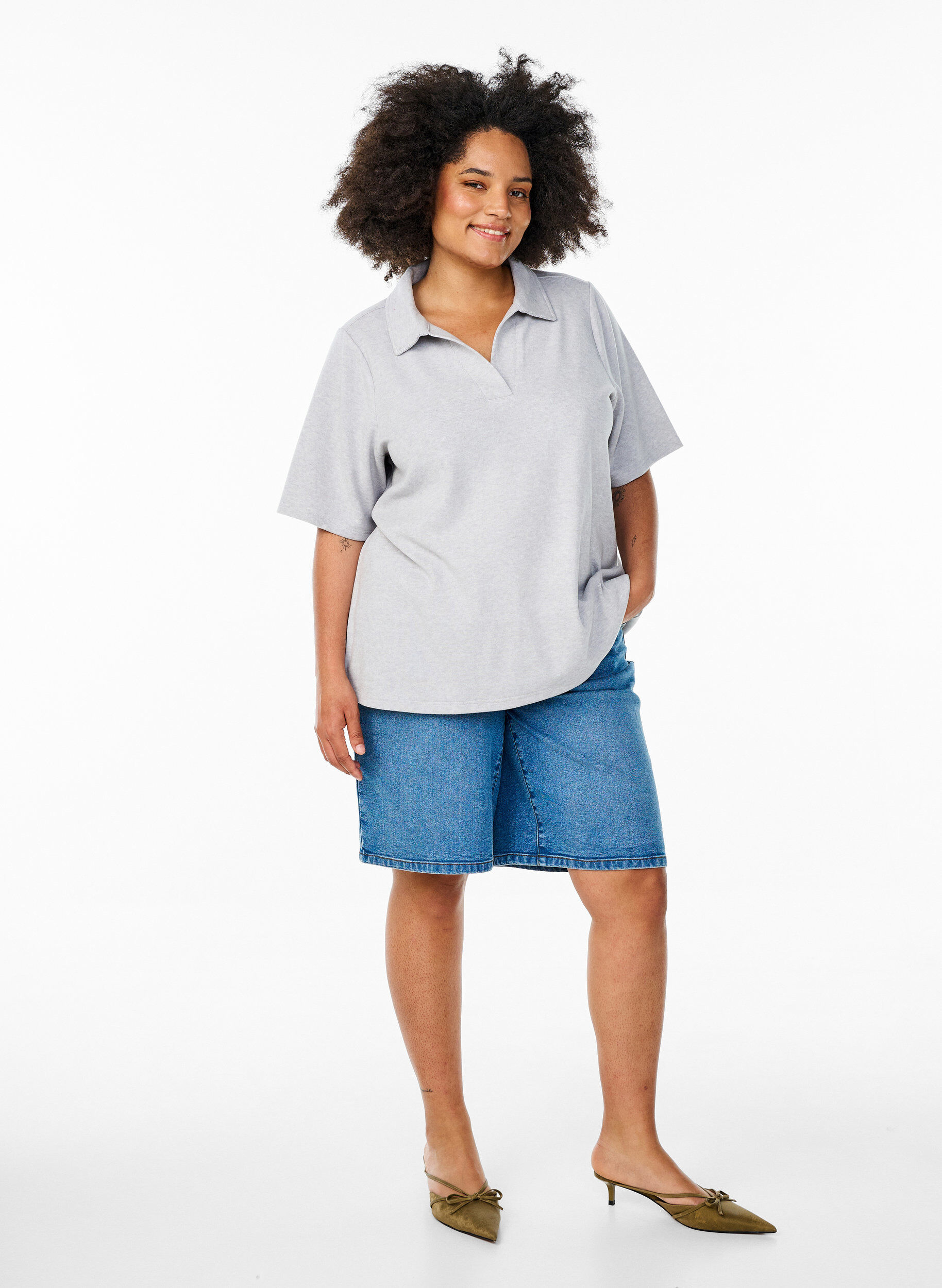 Zizzi Jersey Bluse mit Kragen und kurzen &Auml;rmeln, Grau, Model image number 1