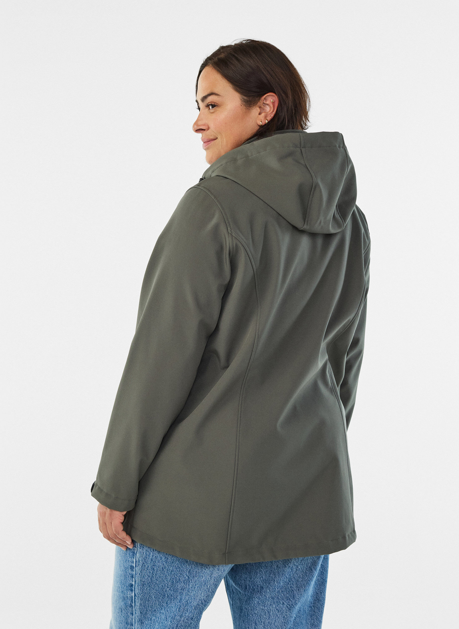 Zizzi Softshelljacke aus kurzem Schnitt mit abnehmbarer Kapuze, Grau, Model image number 2