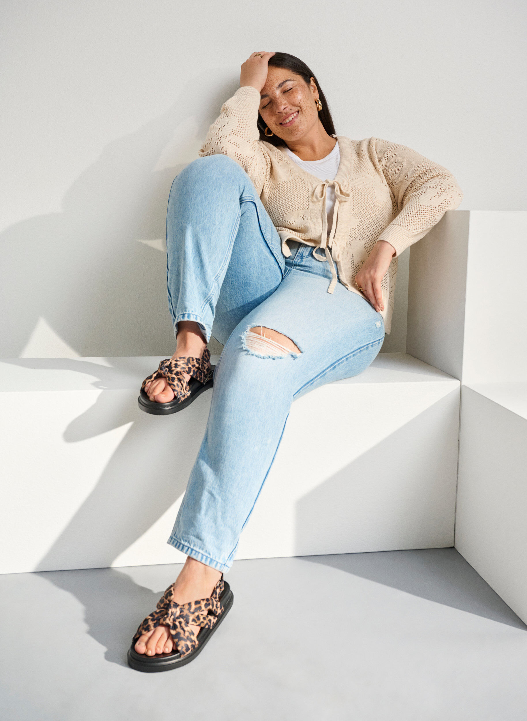 Zizzi Large - Sandale avec d&eacute;tail n&oelig;ud, Marron, Image image number 0