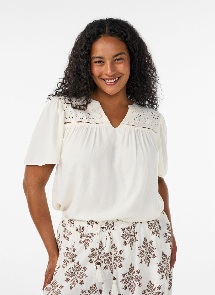 Blouse en viscose avec broderie anglaise, Beige, Model image number 0
