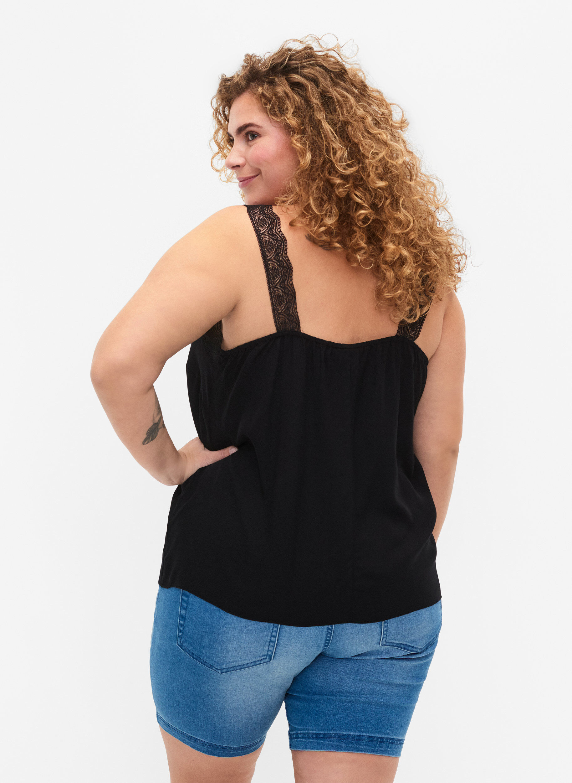 Zizzi Top mit Spitze aus Viskose, Black, Model image number 1