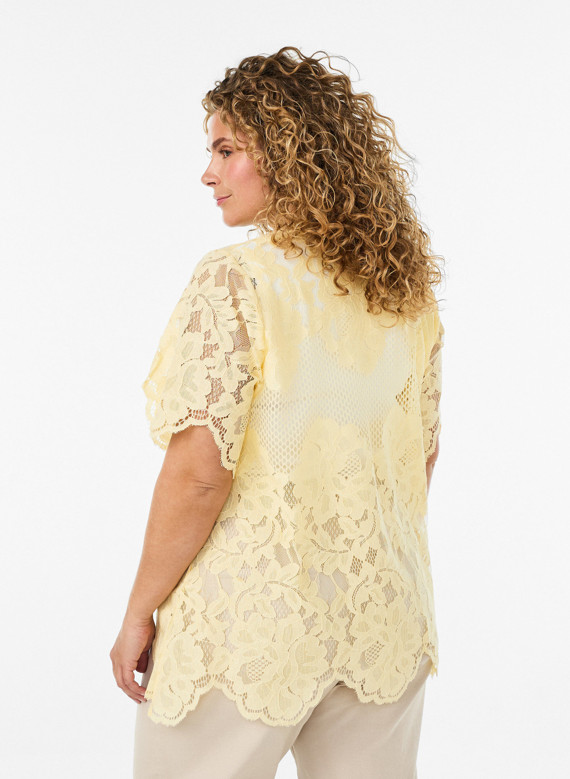 ZizziBlouse en dentelle avec col &agrave; volants et manches courtes, Jaune clair, Model image number 2