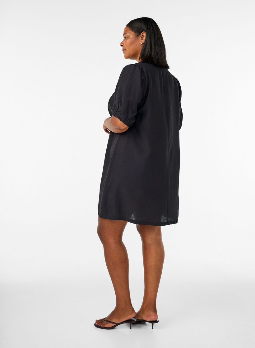 Robe courte coupe &eacute;vas&eacute;e avec col en V, Noir, Model image number 2