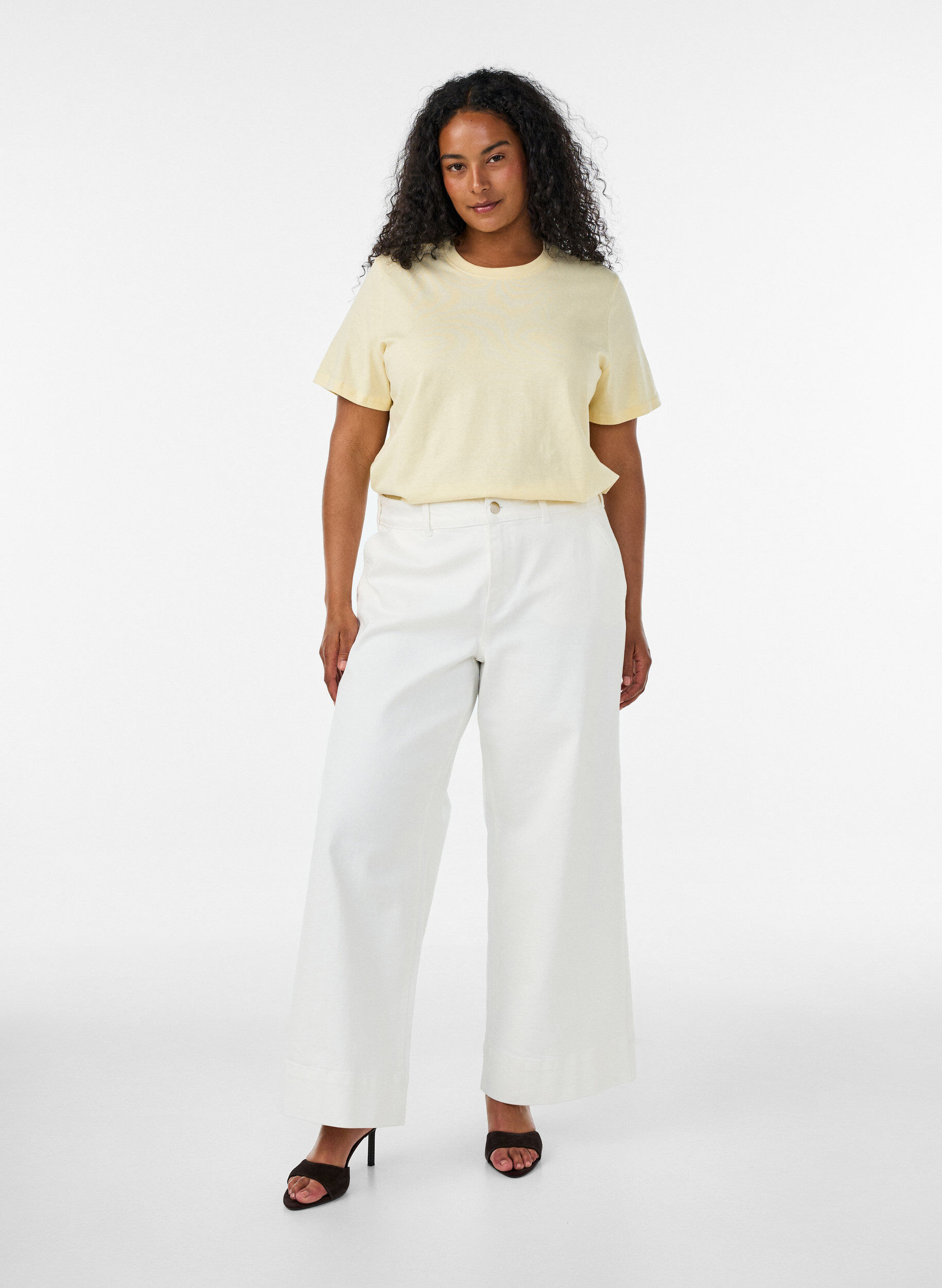 ZizziBasic T-Shirt aus Baumwolle mit Rundhalsausschnitt, Gelb, Model image number 1