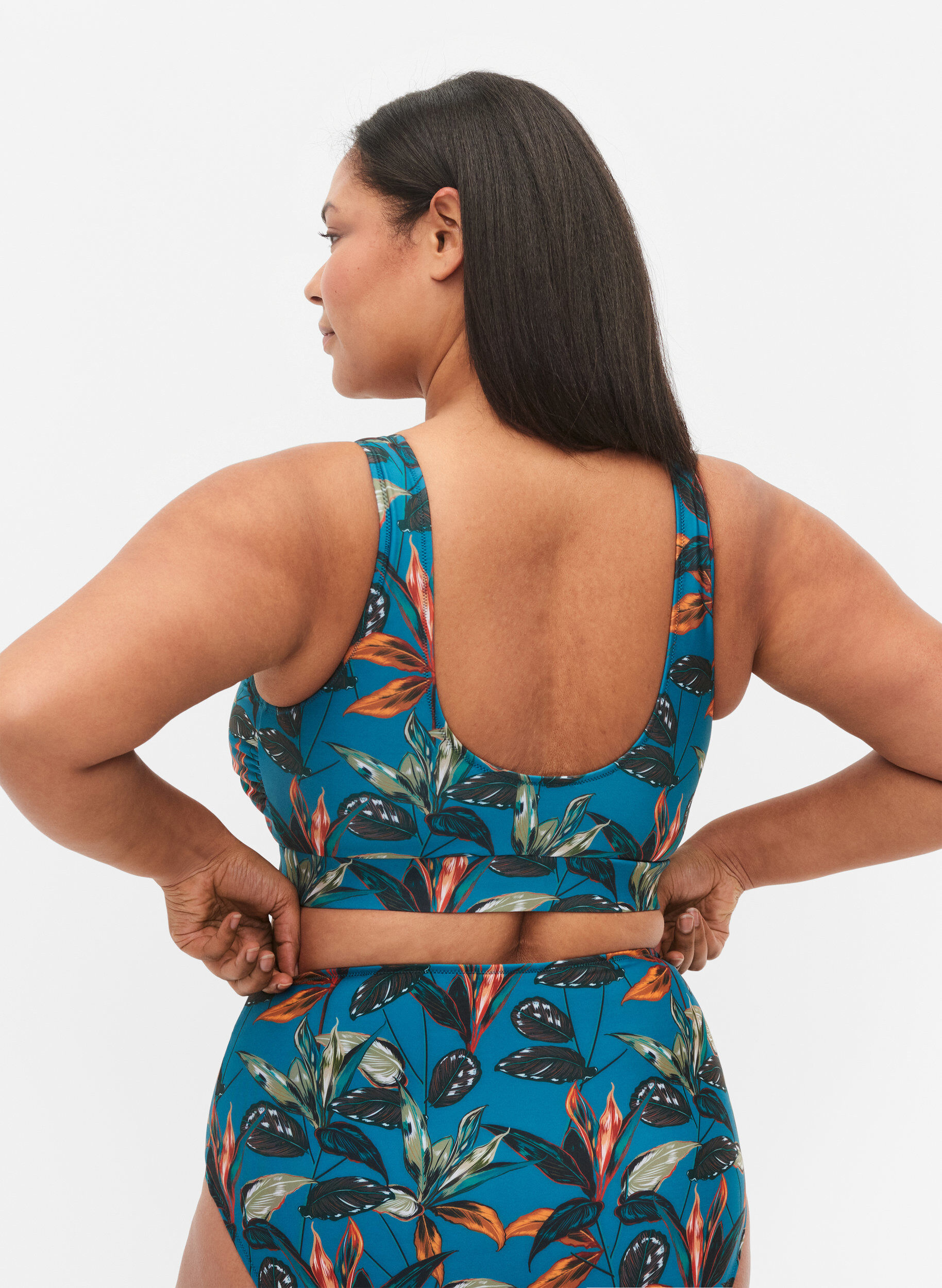 Zizzi Bikini-Top mit Rundhalsausschnitt, Leaf Print, Model image number 1