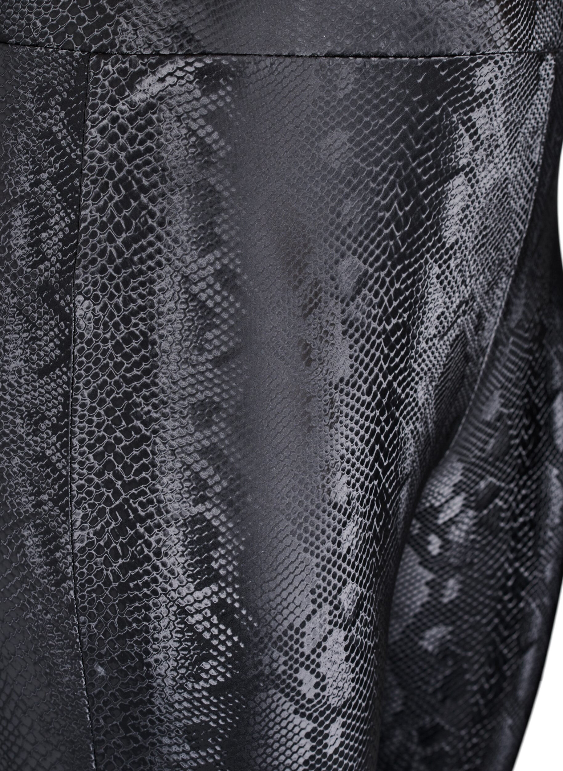 Zizzi Leggings aus Kunstleder mit Animal-Print, Schwarz, Packshot image number 2