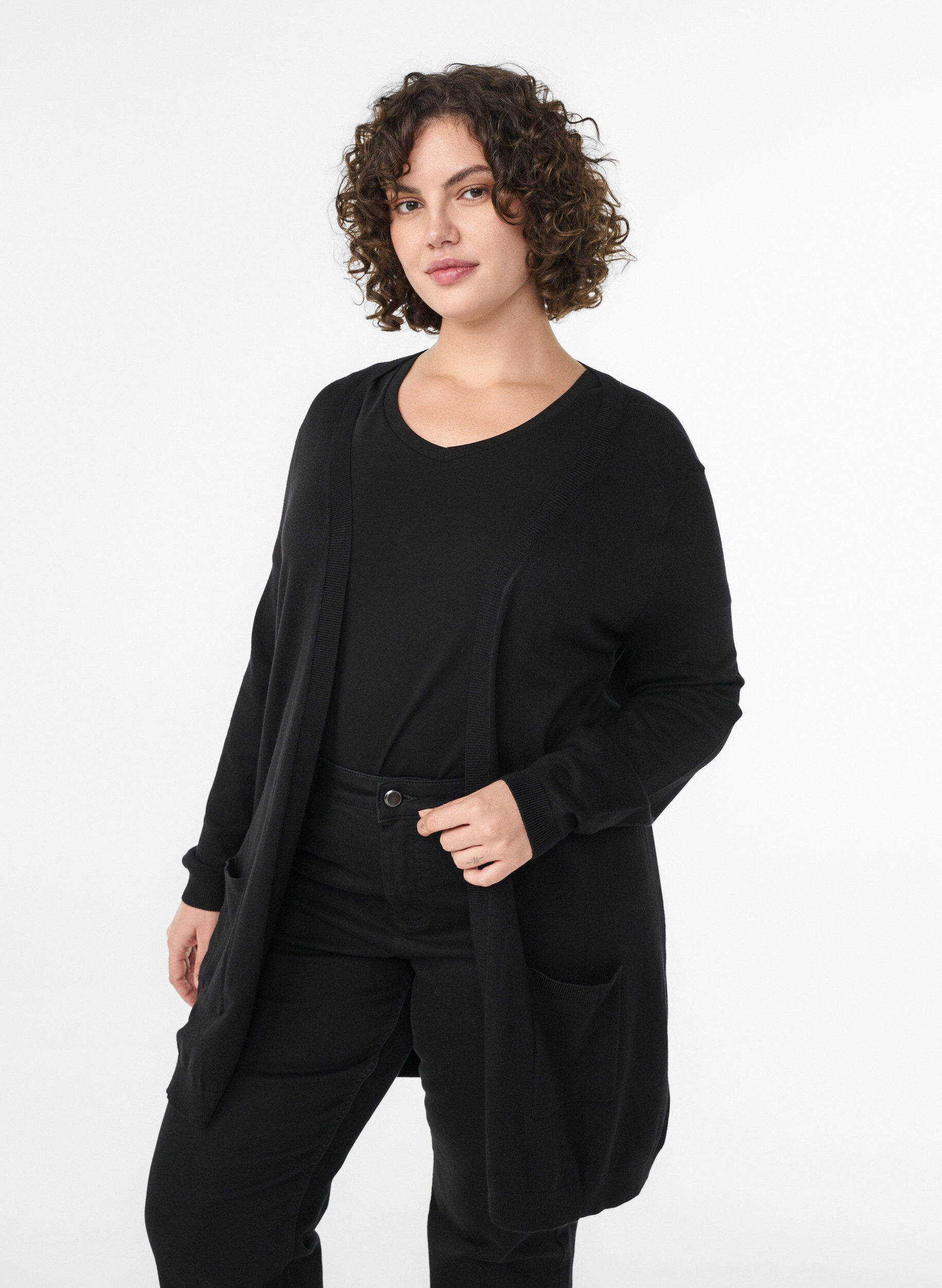 Zizzi Lange Strickjacke aus einer Viskosemischung, Schwarz, Model image number 0