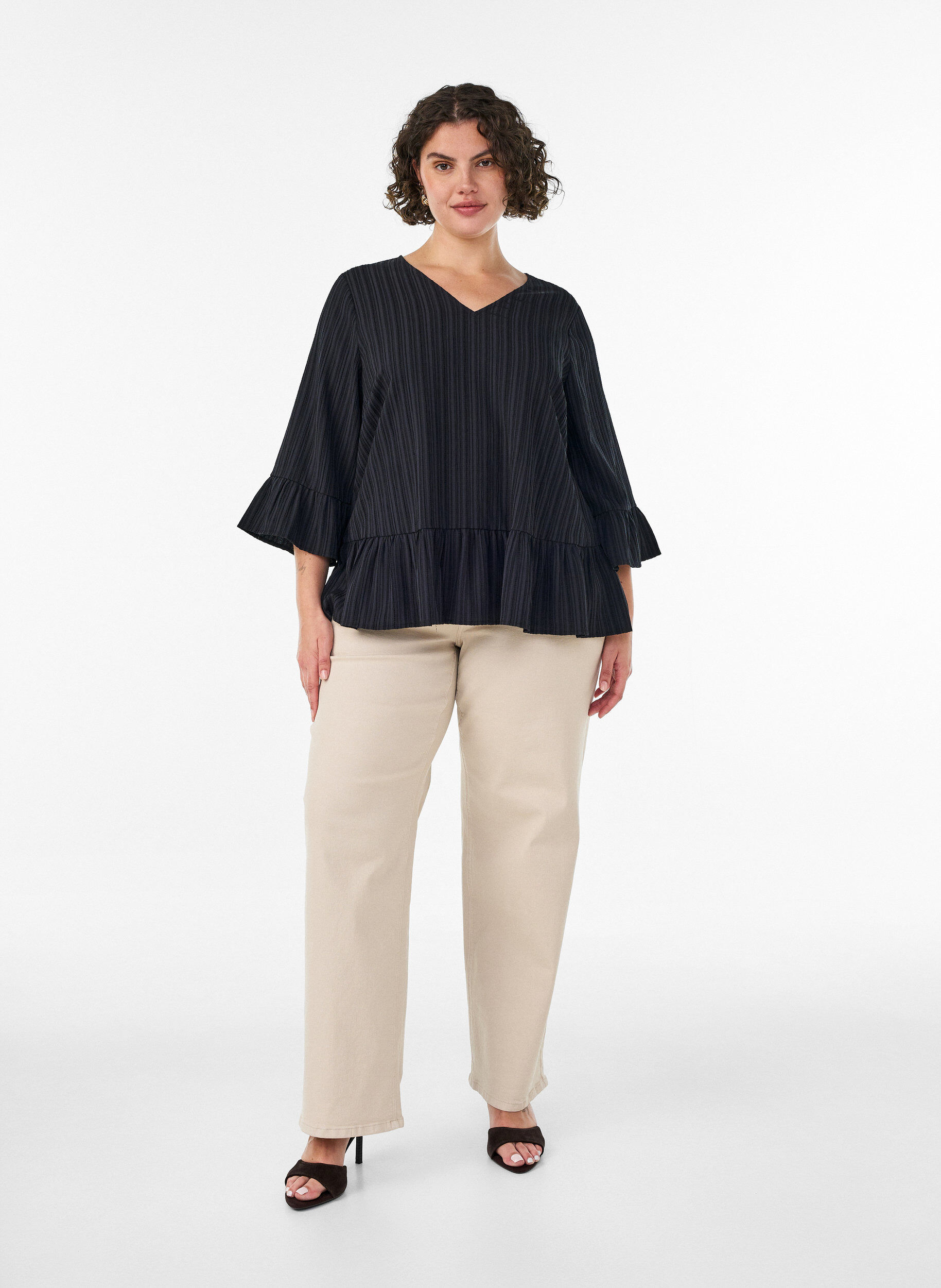 ZizziBluse mit Struktur, V-Ausschnitt und R&uuml;schen, Schwarz, Model image number 1